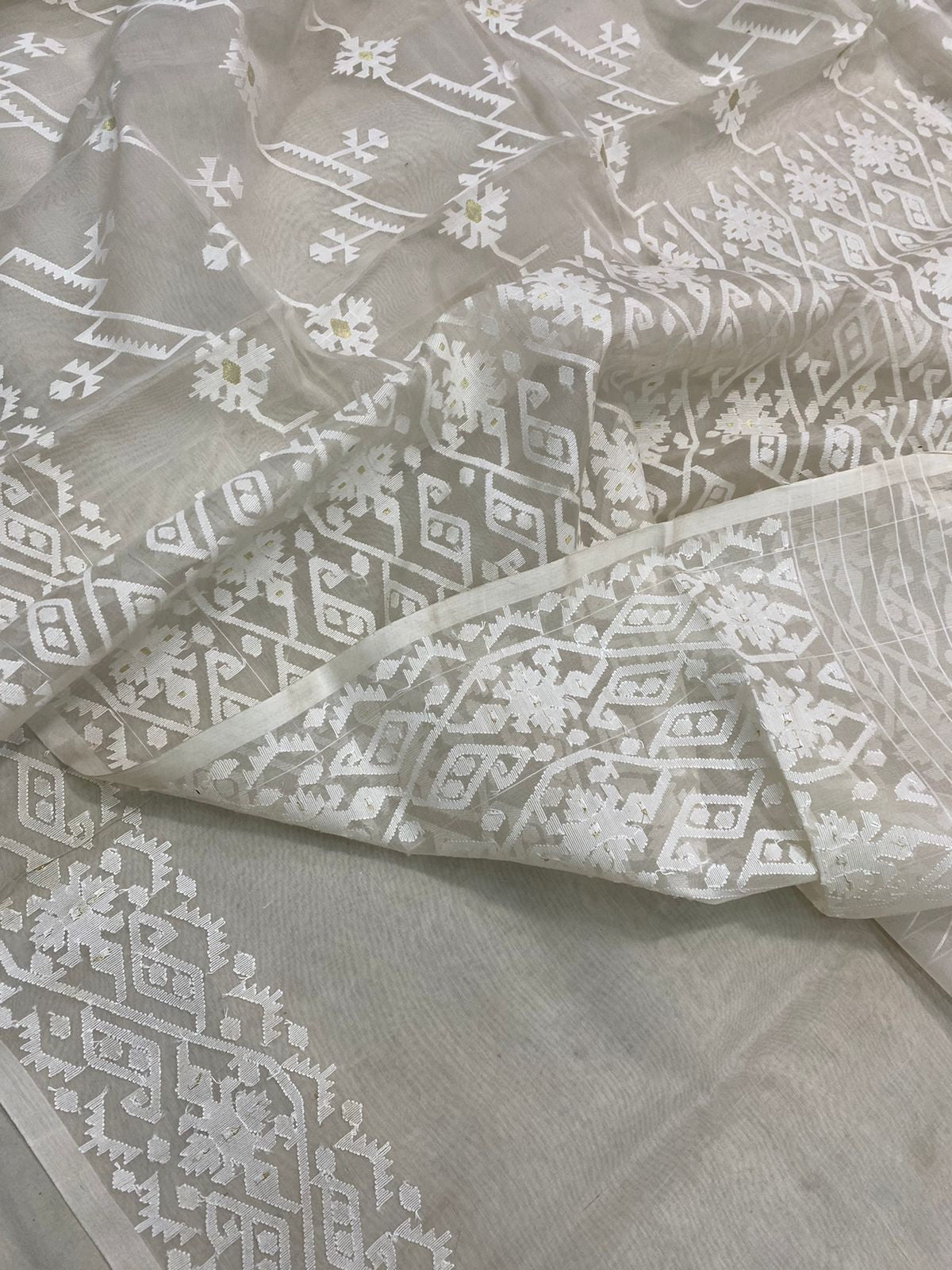 Iivina Tantuj Jamdani sarees Indian saree - Saffronfashionindia