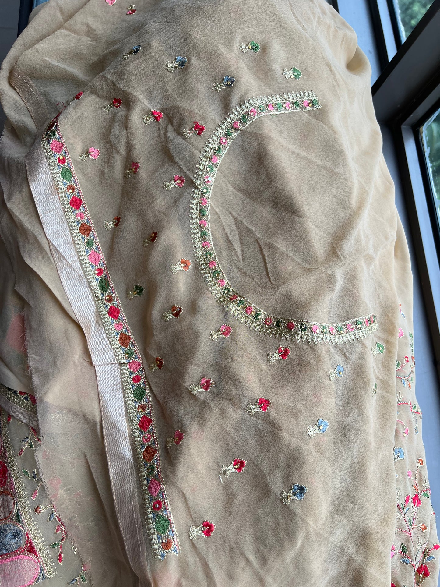 Beige Gorgette Saree Indian beautiful saree blouse - Saffronfashionindia