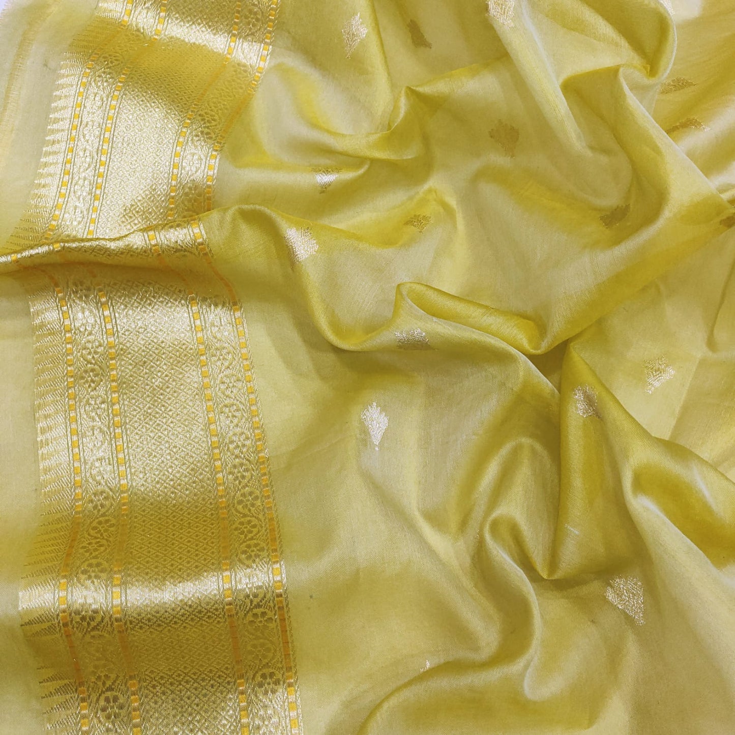 Naveli weaver kora handwoven saree - Saffronfashionindia