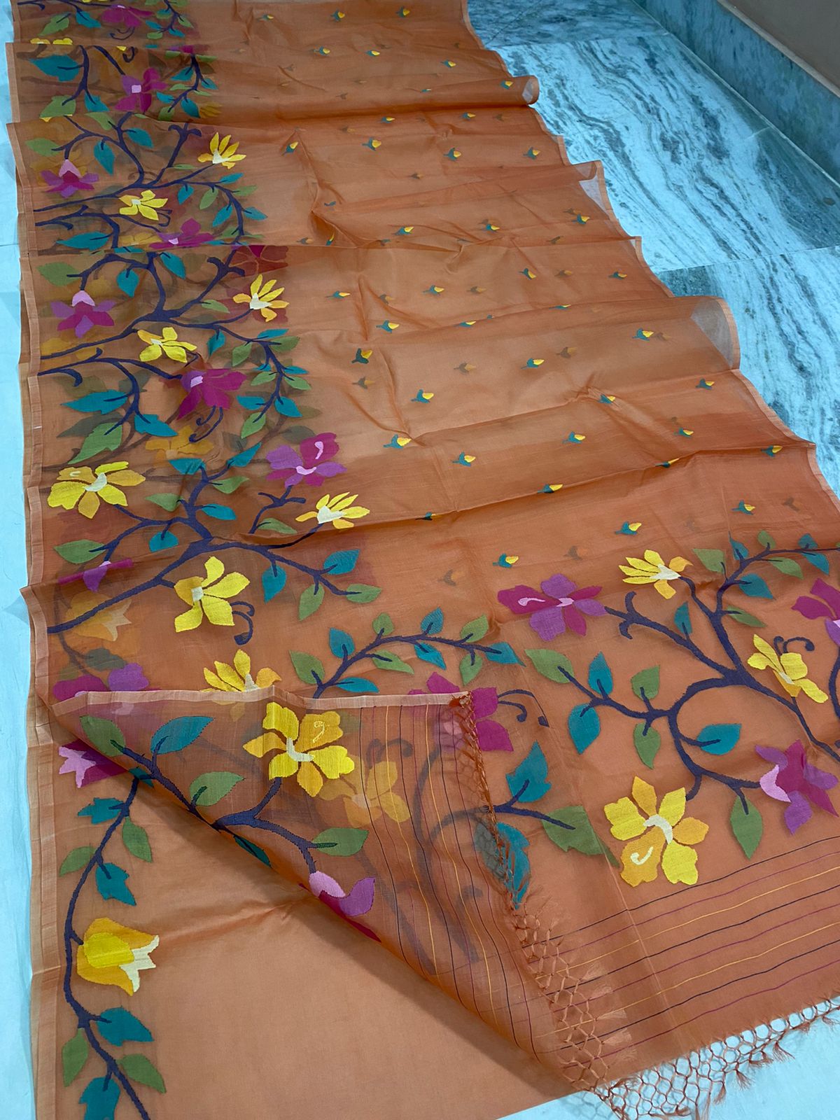 Tunis muslin Jamdani saree - Saffronfashionindia