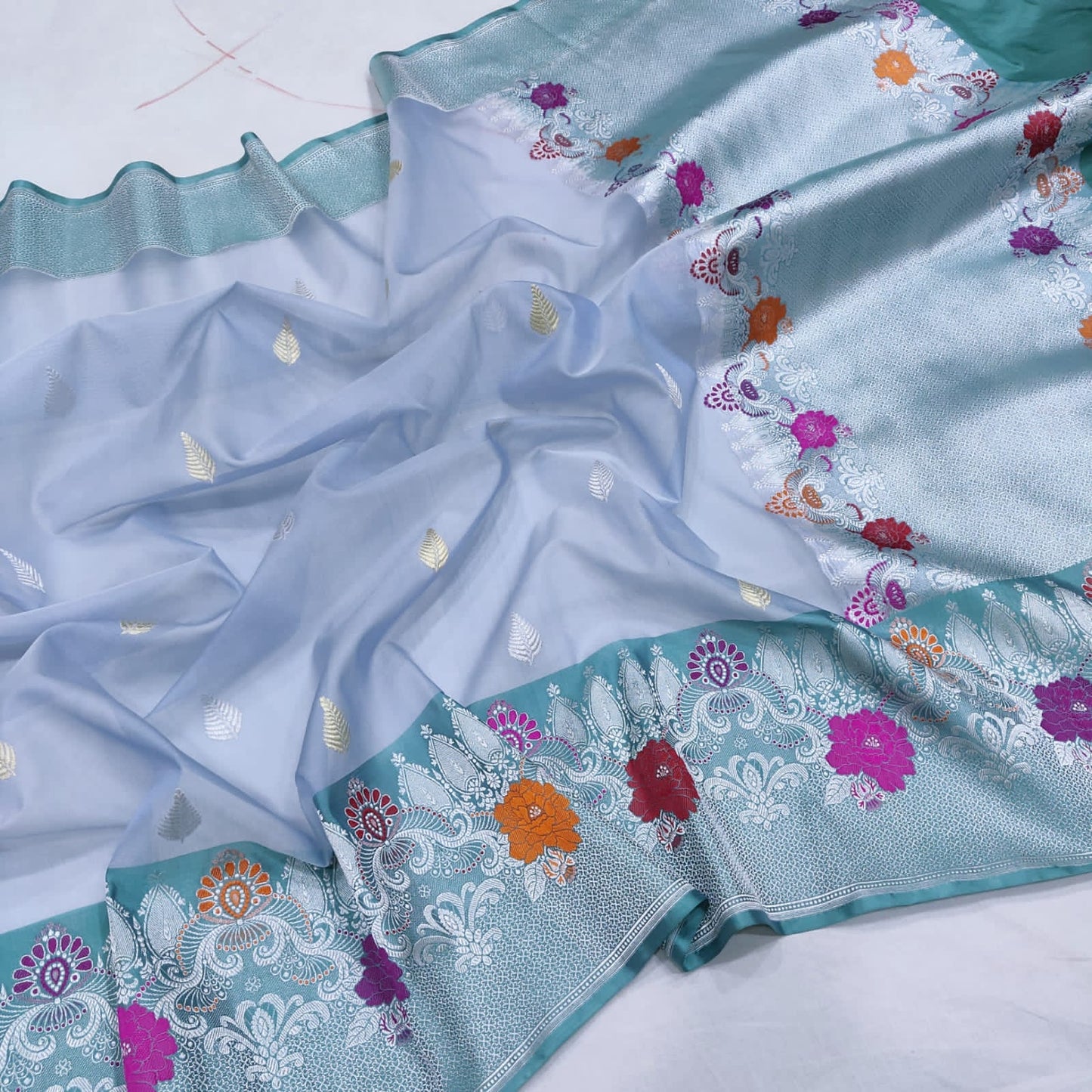 Dilnashi handwoven kora kadwa sarees - Saffronfashionindia