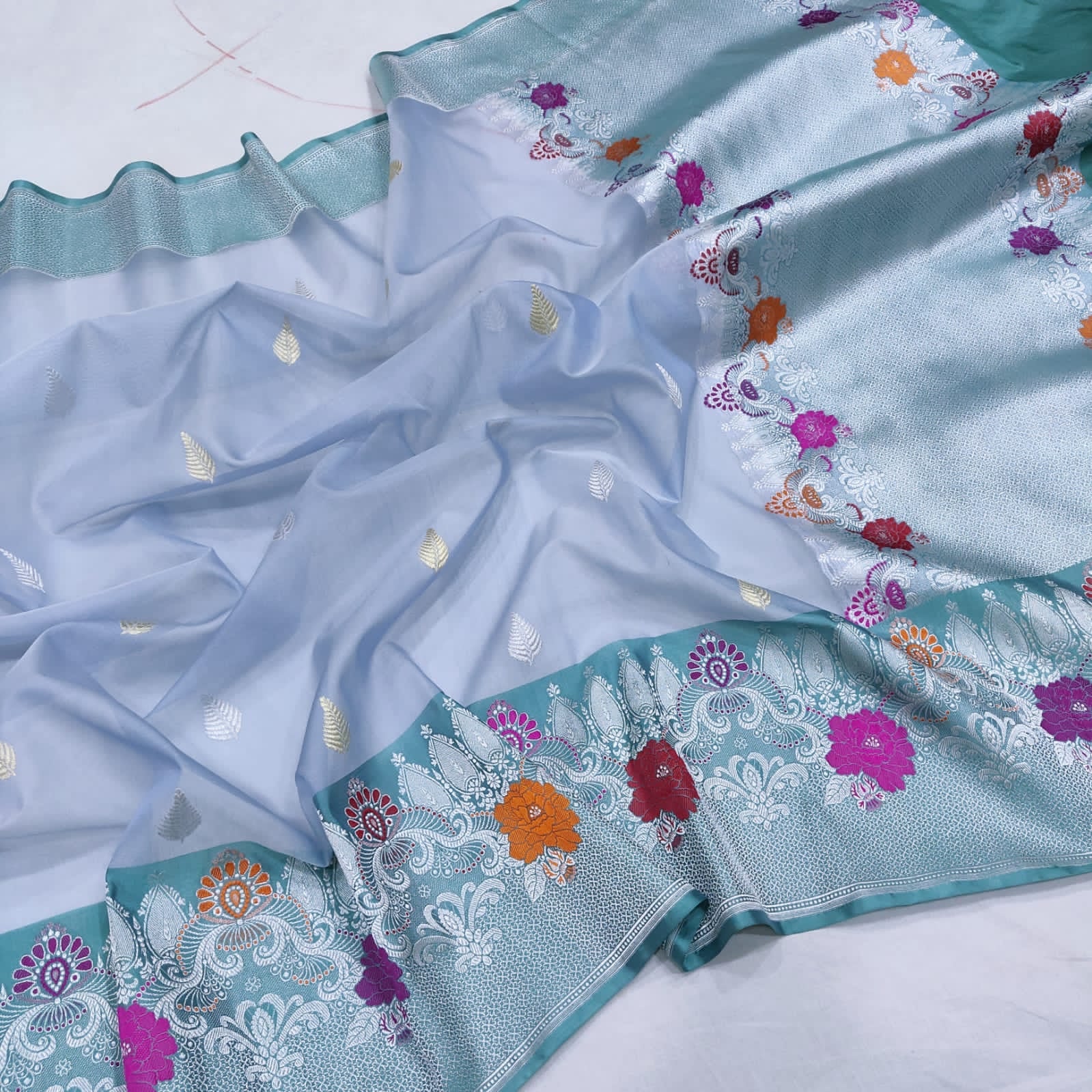 Dilnashi handwoven kora kadwa sarees - Saffronfashionindia