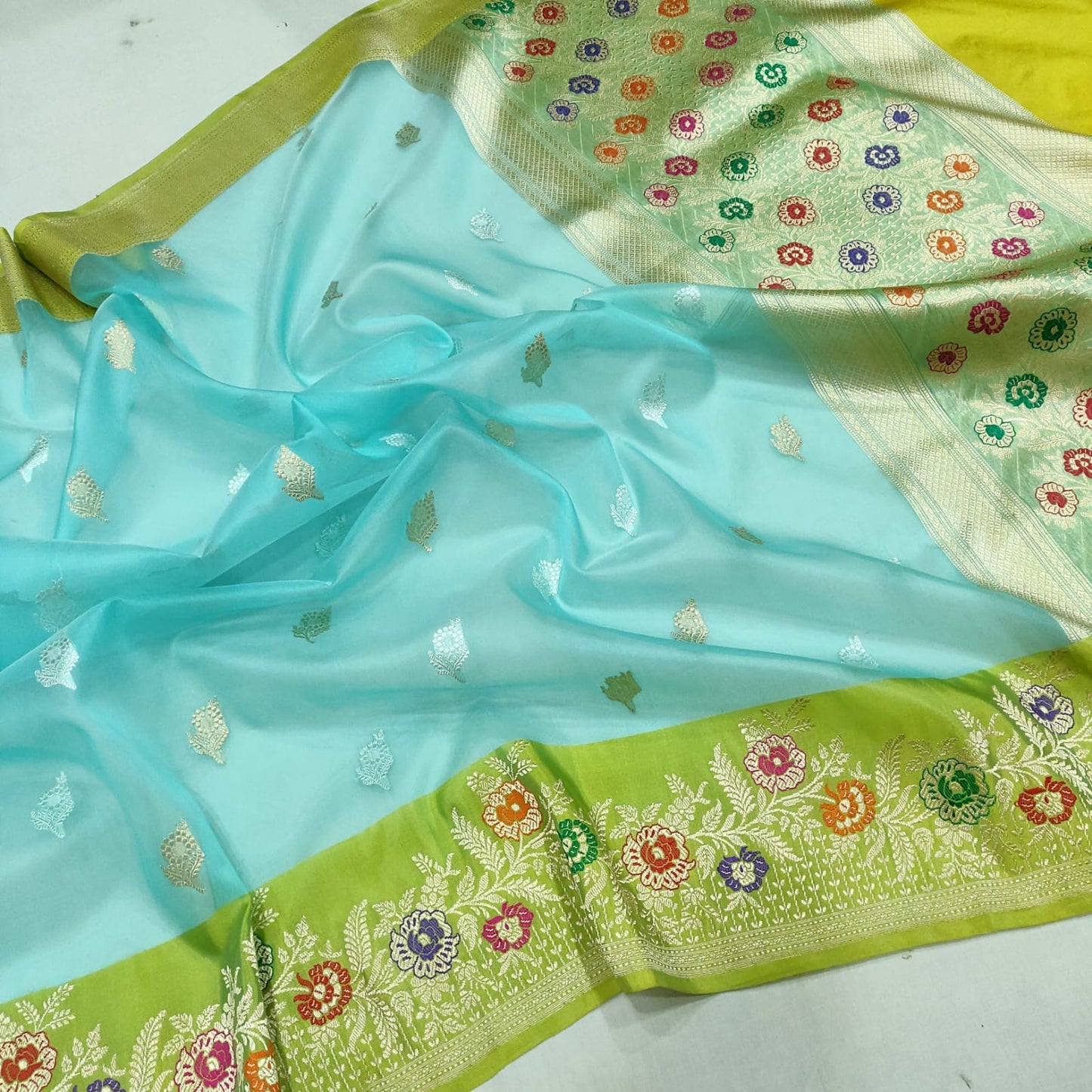 Sanida kora handwoven exclusive sarees - Saffronfashionindia