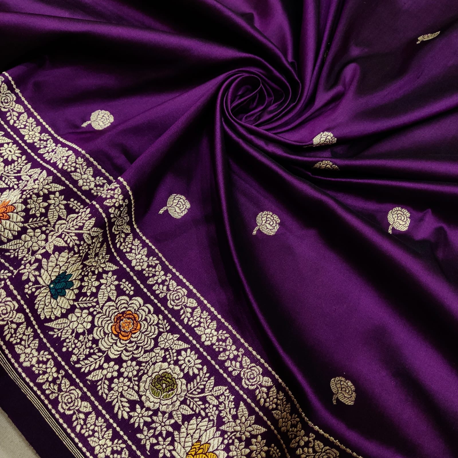 Humera Katan handwoven kadwa saree - Saffronfashionindia