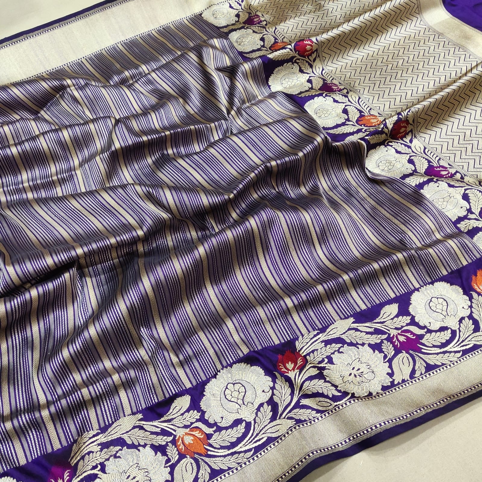 Mavisha Handwoven kadwa zari saree - Saffronfashionindia