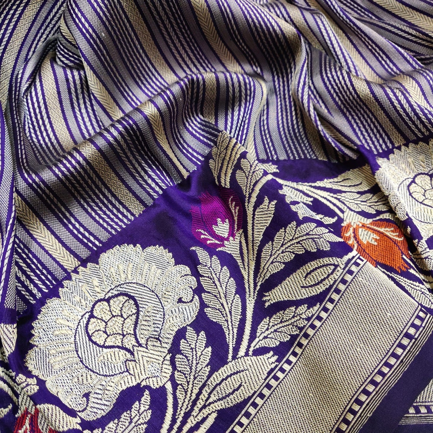 Mavisha Handwoven kadwa zari saree - Saffronfashionindia