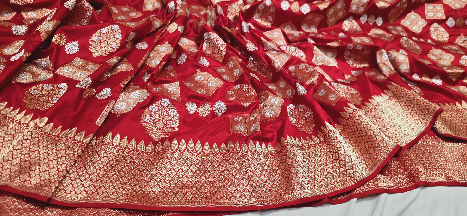 Red Banarsi Handwoven Kadwa silk Saree Indian Heritage Traditional Sarees - Saffronfashionindia
