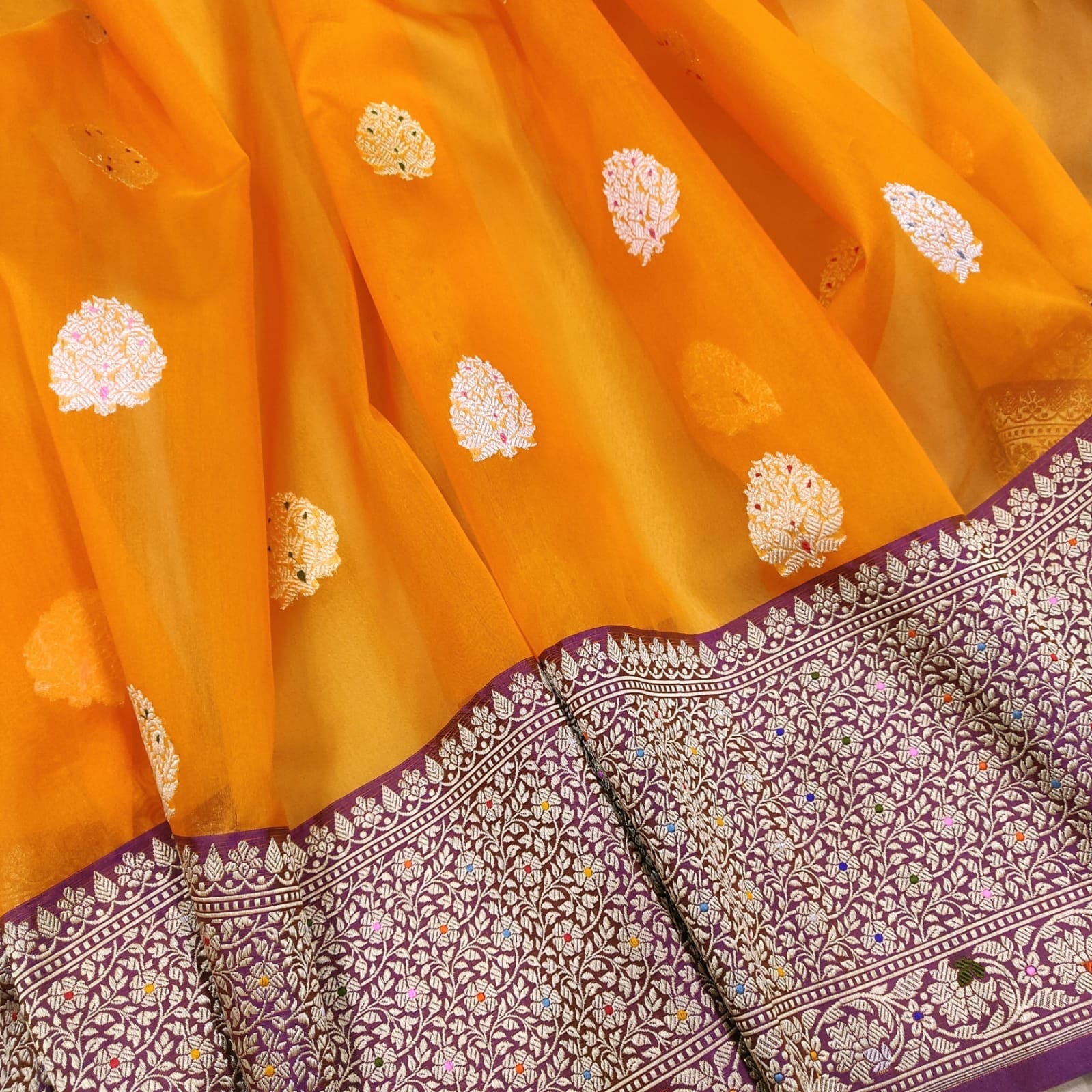 Lumiaka handwoven kora kadwa Indian saree - Saffronfashionindia