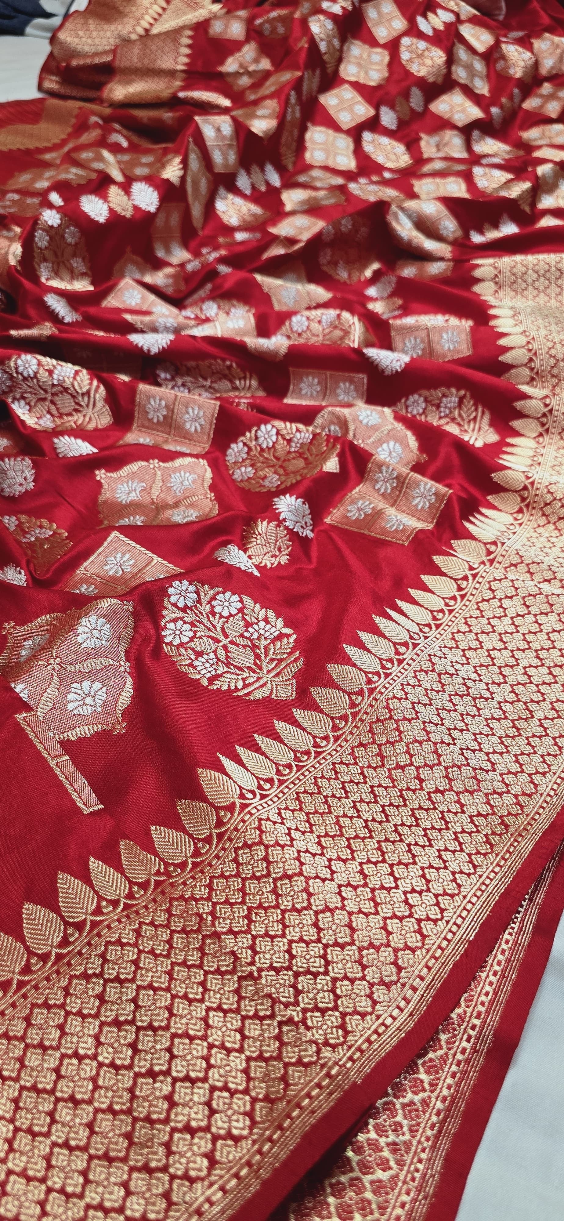Red Banarsi Handwoven Kadwa silk Saree Indian Heritage Traditional Sarees - Saffronfashionindia