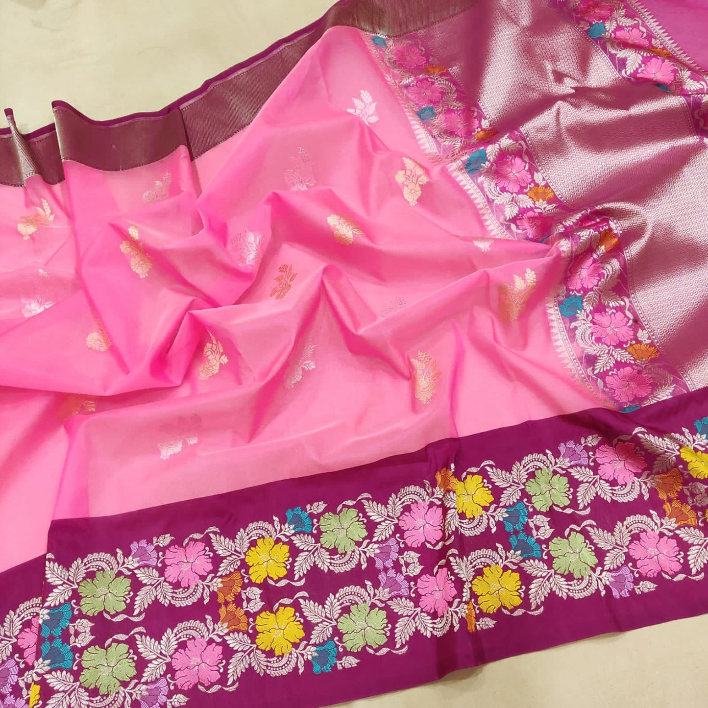 Zinat handwoven kora kadwa sarees - Saffronfashionindia