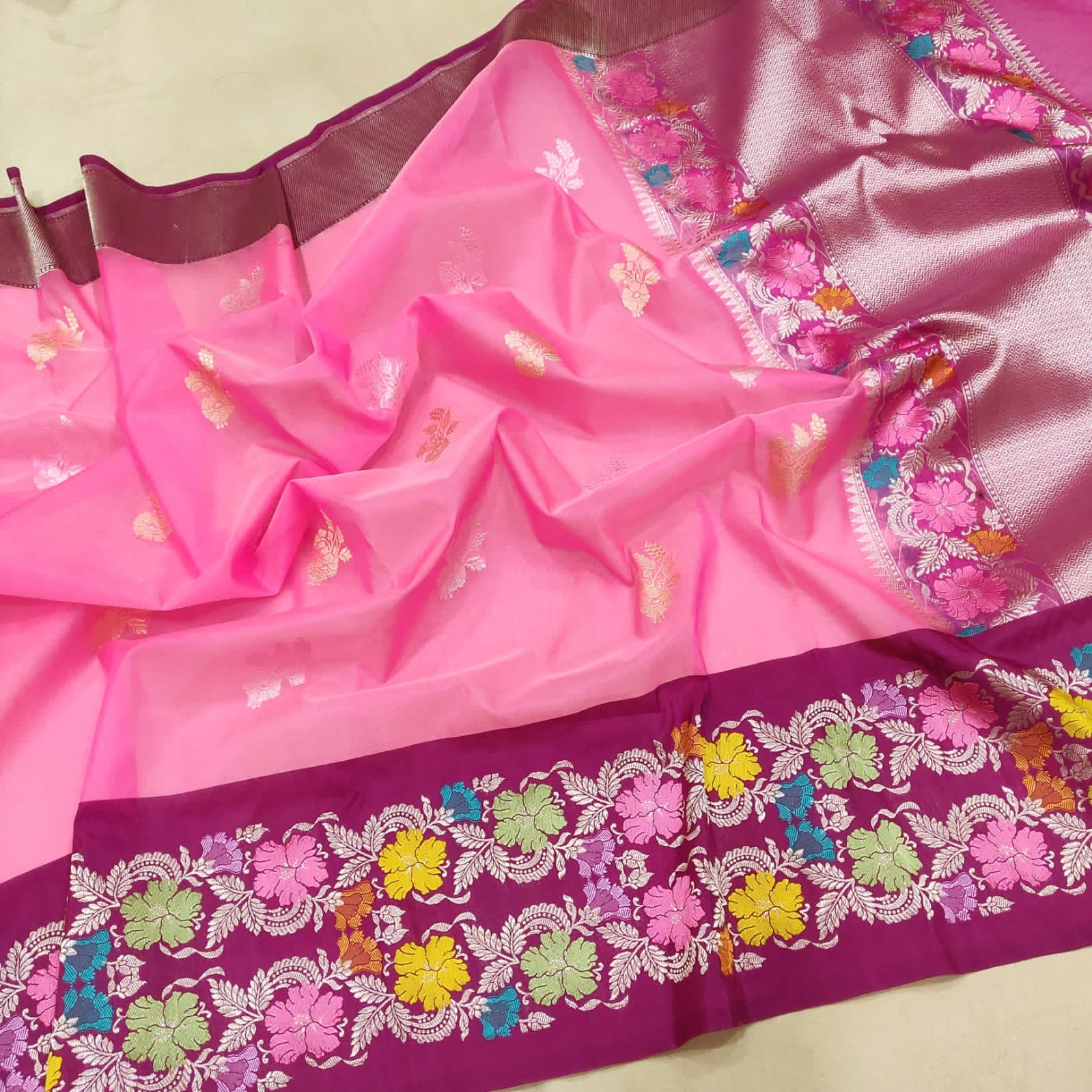 Zinat handwoven kora kadwa sarees - Saffronfashionindia