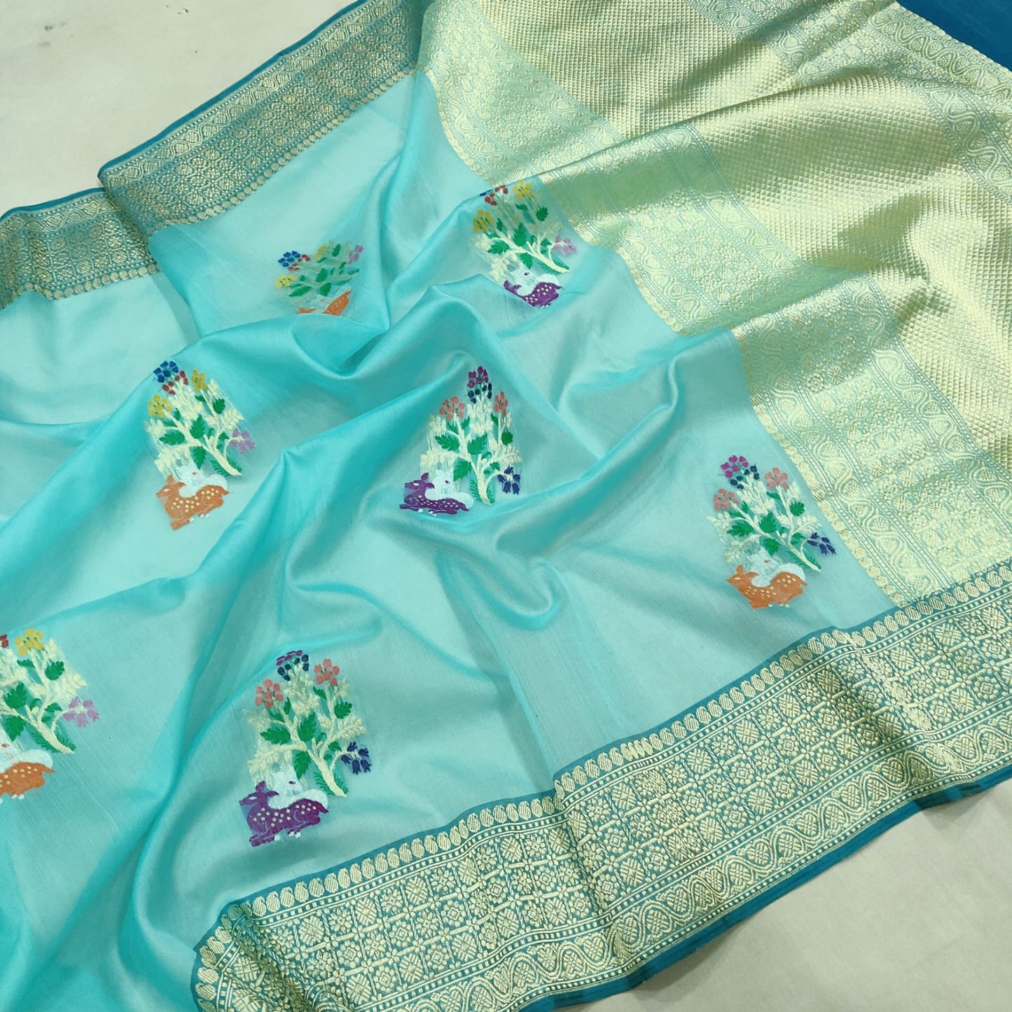 Afsana kora handwoven kadwa zari sarees - Saffronfashionindia