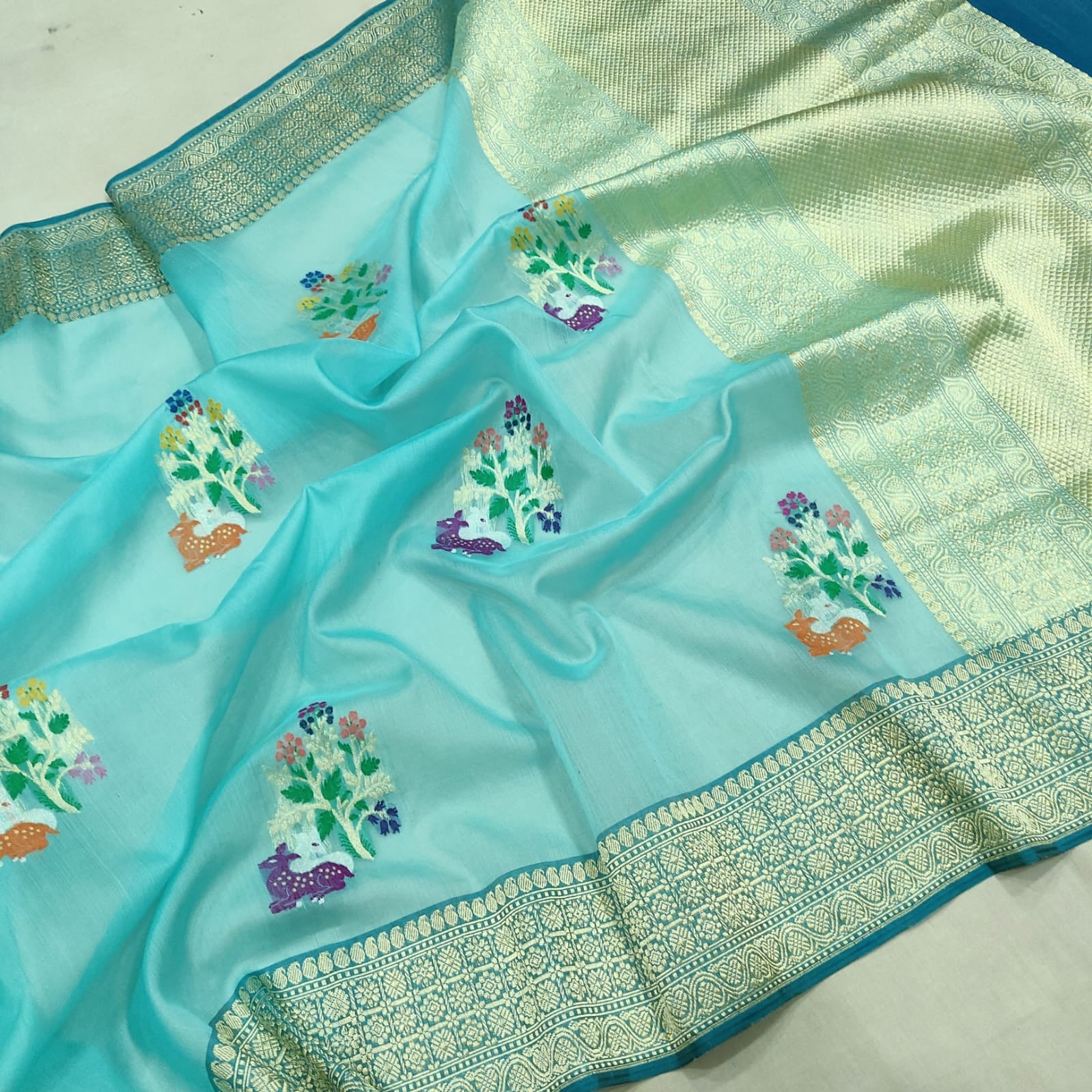Afsana kora handwoven kadwa zari sarees - Saffronfashionindia