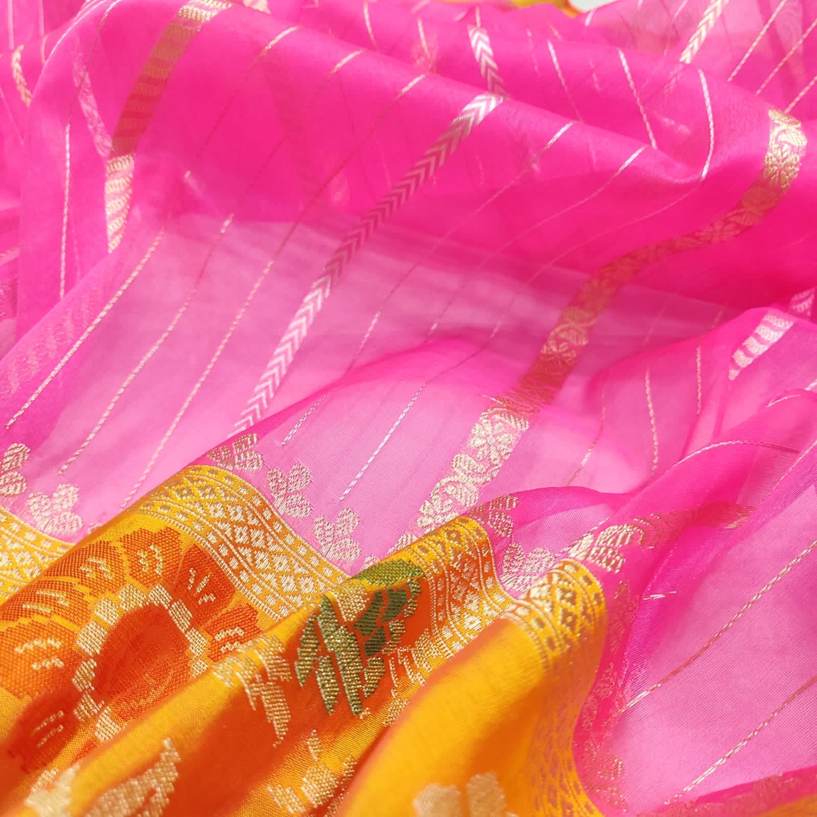 Vinia pink handwoven kadwa striped sarees - Saffronfashionindia