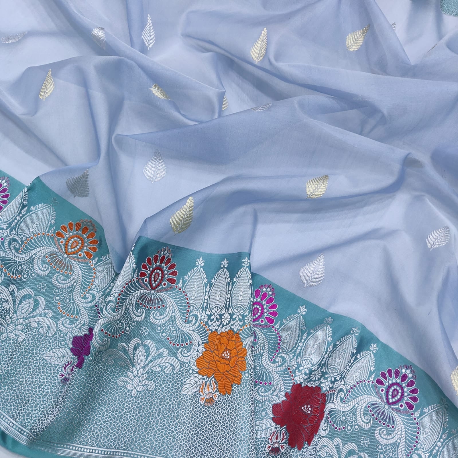 Dilnashi handwoven kora kadwa sarees - Saffronfashionindia