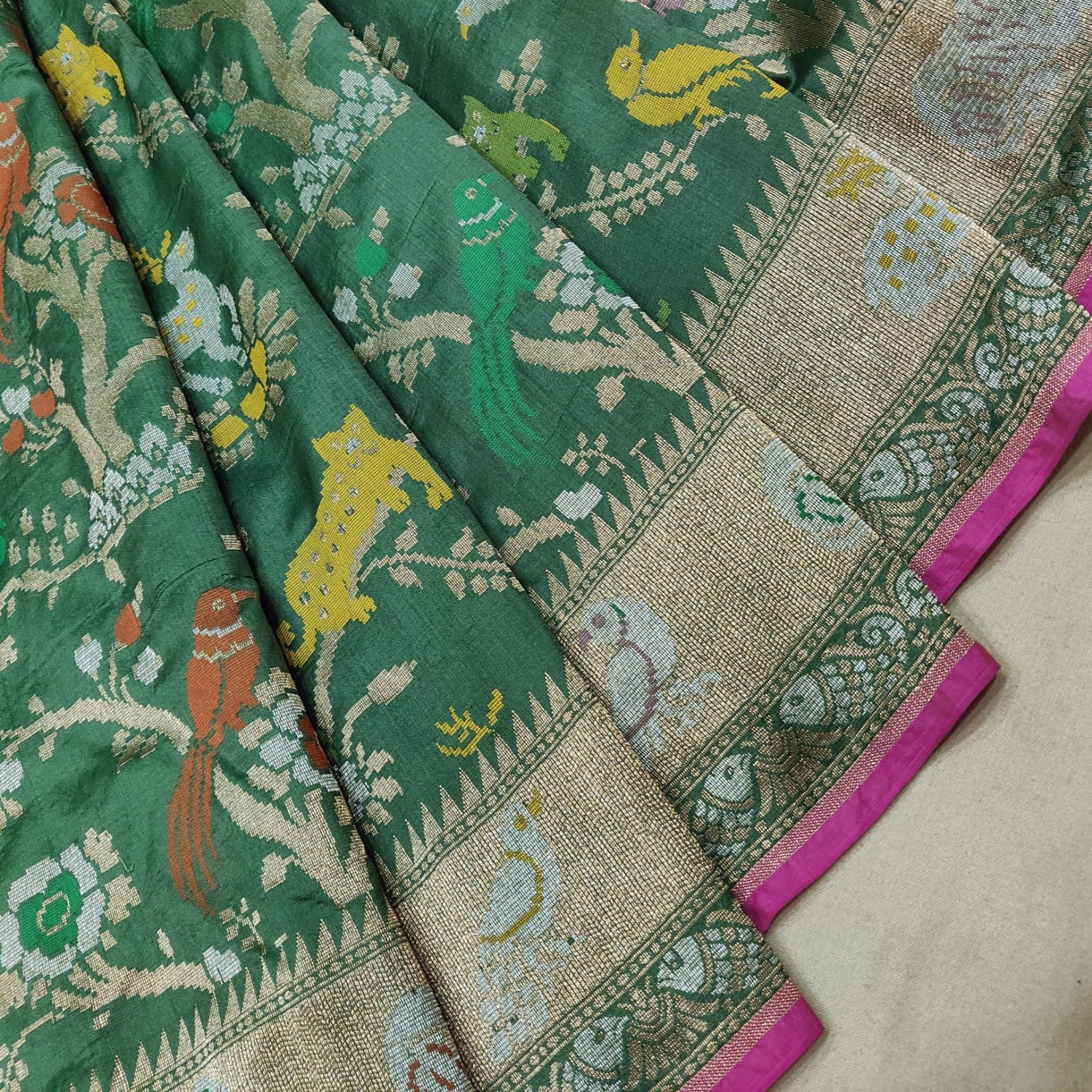 Green katan silk saree handwoven sarees Indian sari blouse - Saffronfashionindia