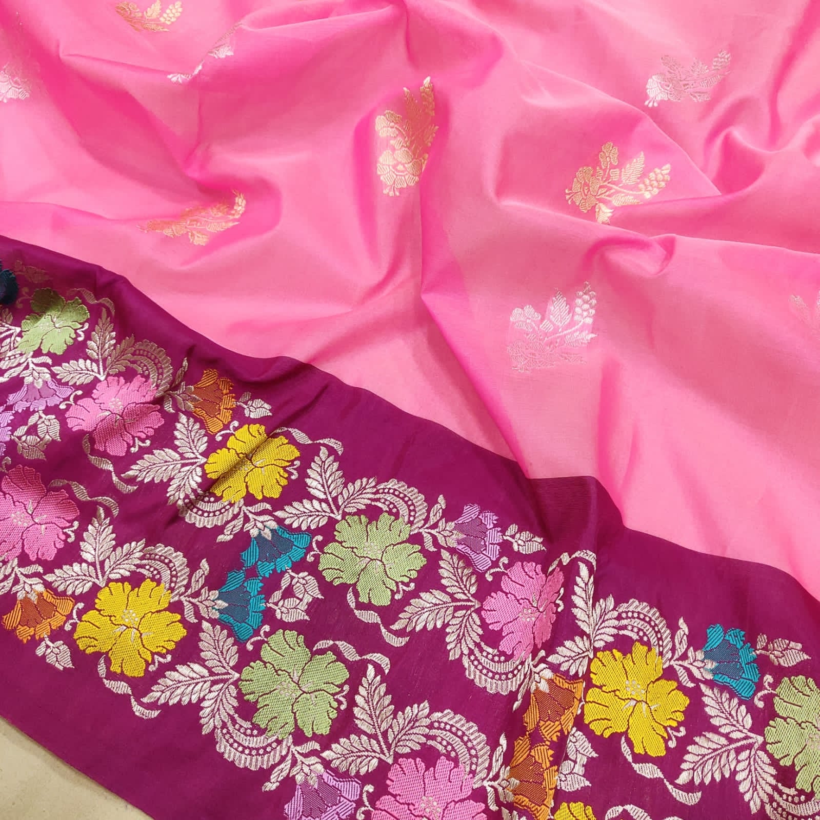 Zinat handwoven kora kadwa sarees - Saffronfashionindia