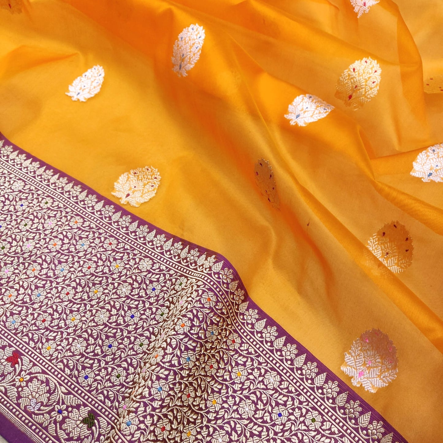 Lumiaka handwoven kora kadwa Indian saree - Saffronfashionindia