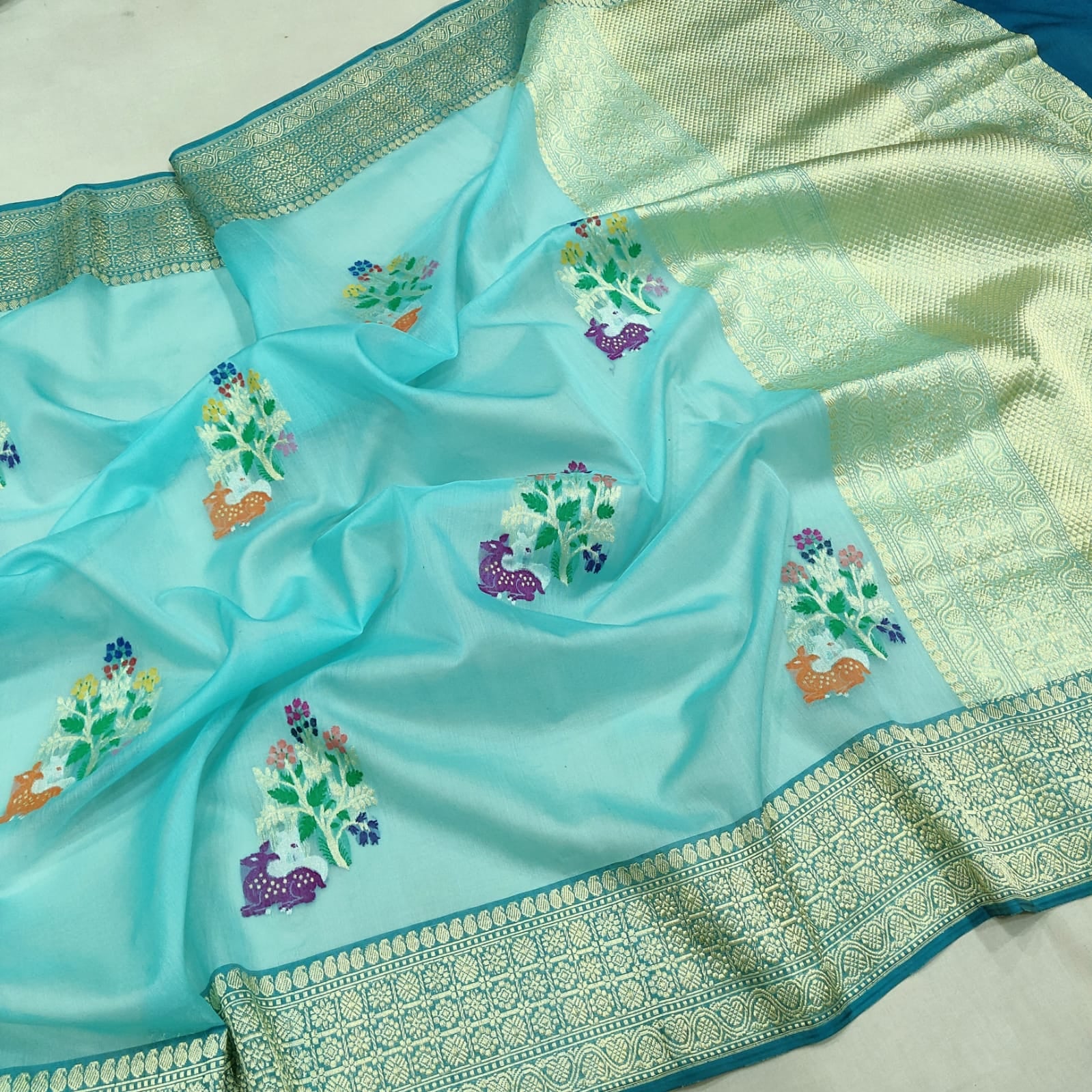 Afsana kora handwoven kadwa zari sarees - Saffronfashionindia