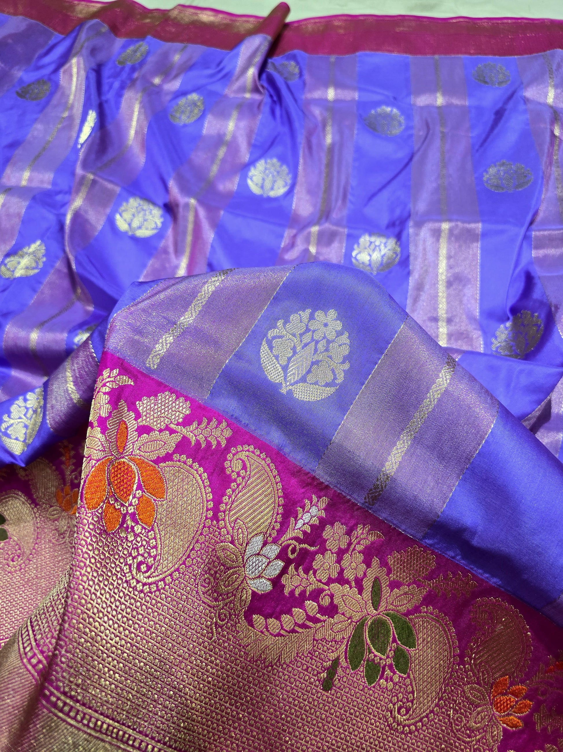 Mohmita Banarsi saree handwoven sarees kadwa sari blouse - Saffronfashionindia