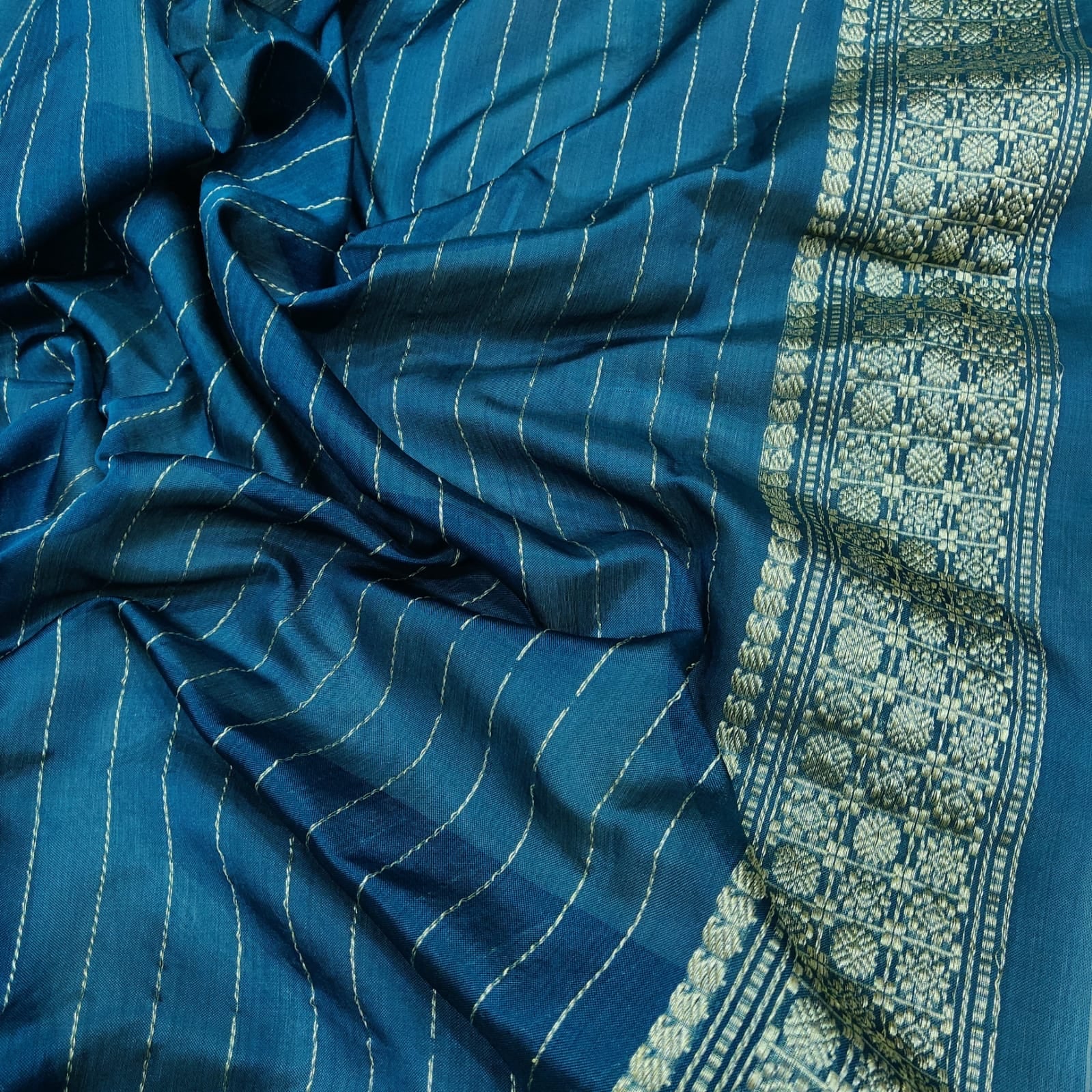 Afsana kora handwoven kadwa zari sarees - Saffronfashionindia