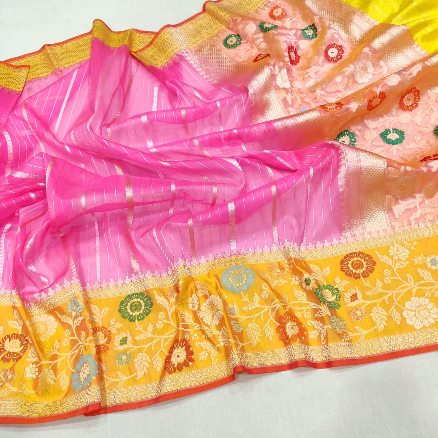 Vinia pink handwoven kadwa striped sarees - Saffronfashionindia