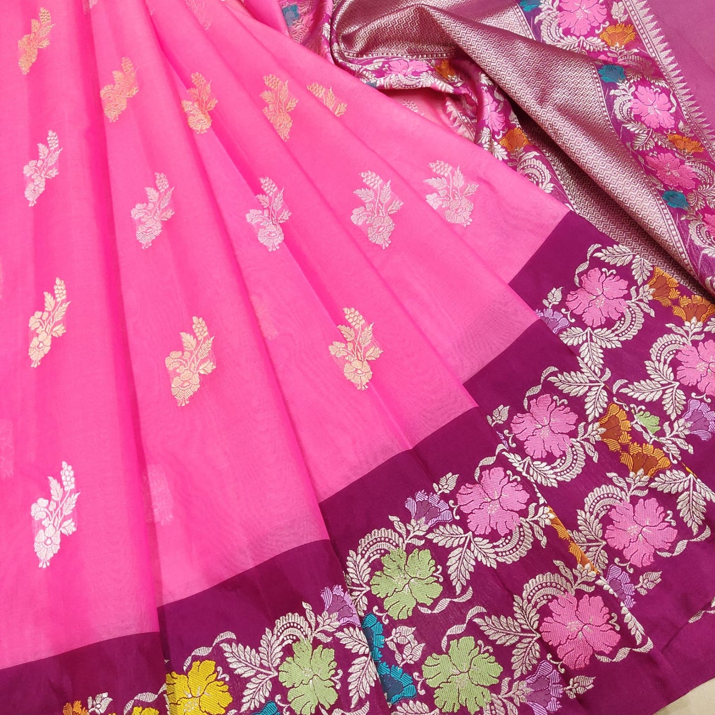 Zinat handwoven kora kadwa sarees - Saffronfashionindia