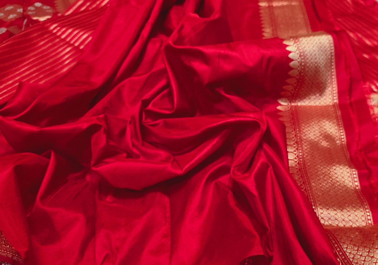 Red Banarsi Handwoven Kadwa silk Saree Indian Heritage Traditional Sarees - Saffronfashionindia