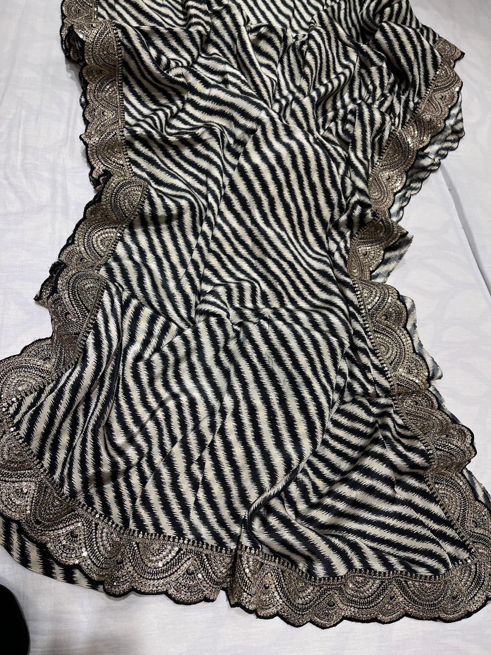 Retro inspired printed Saree Handwork border saree - Saffronfashionindia