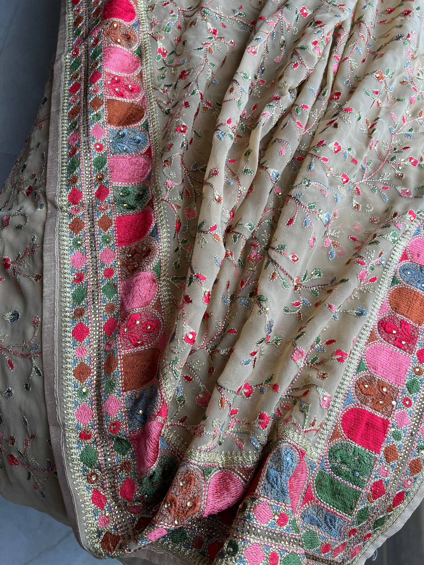 Beige Gorgette Saree Indian beautiful saree blouse - Saffronfashionindia