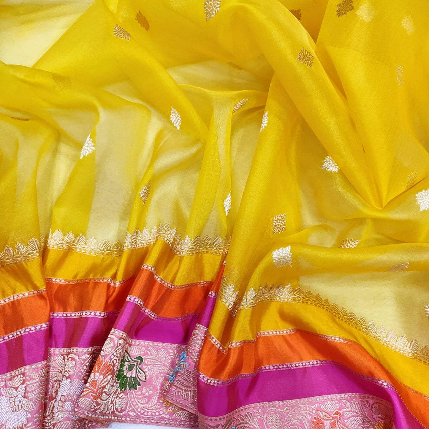 Subesha kora handwoven kadwa saree - Saffronfashionindia