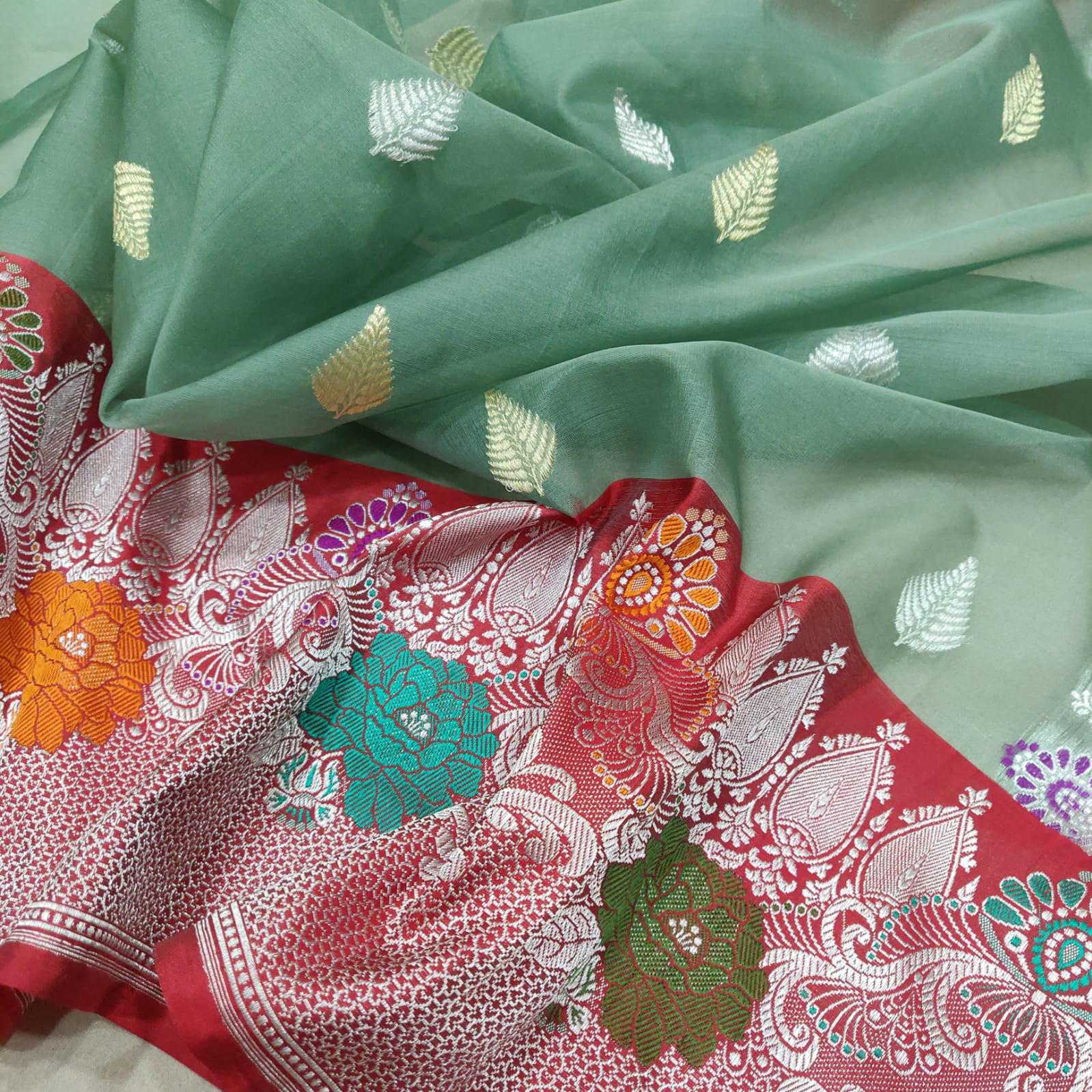 Maniva handwoven kadwa kora saree - Saffronfashionindia