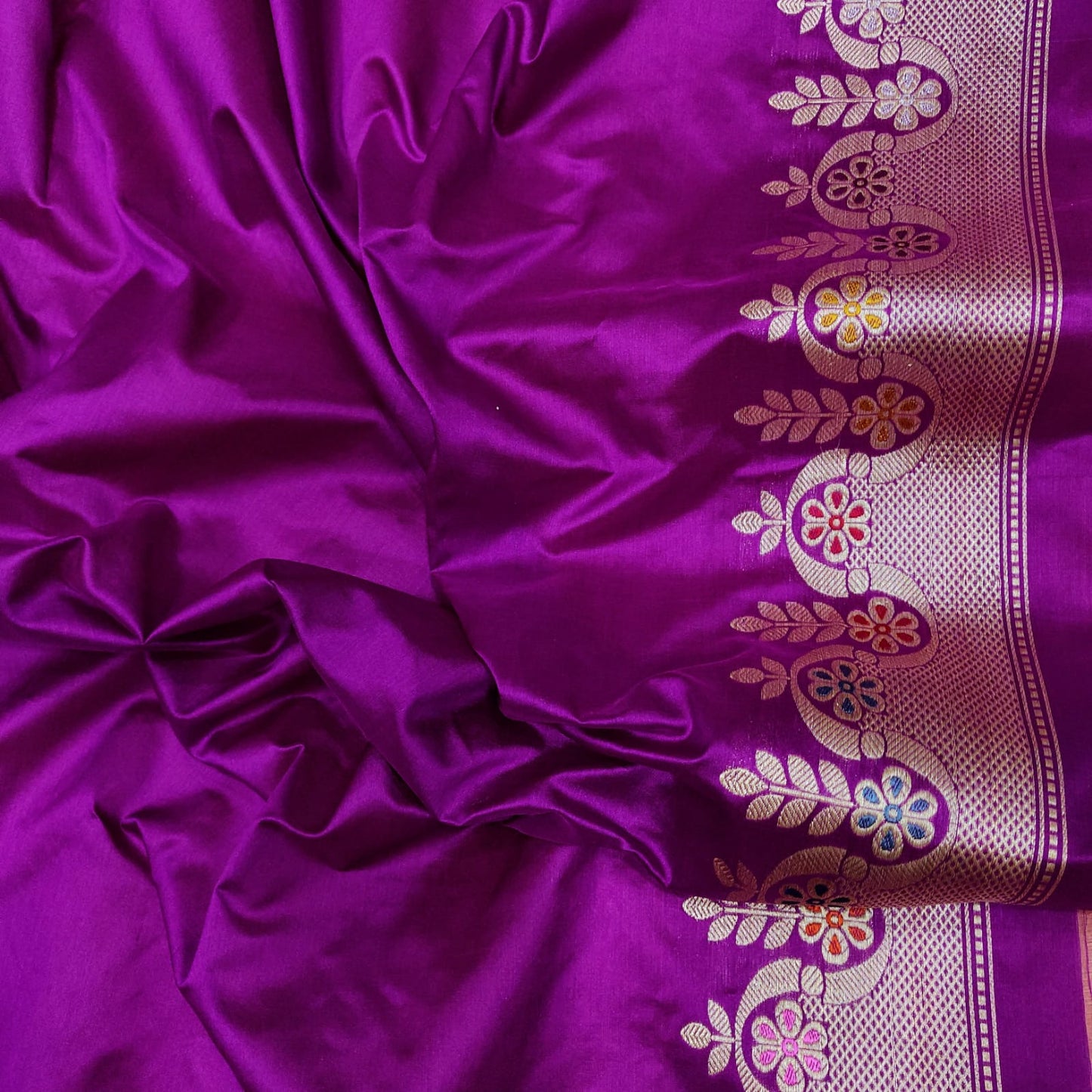 Jansheen kora kadwa Meenakari saree - Saffronfashionindia