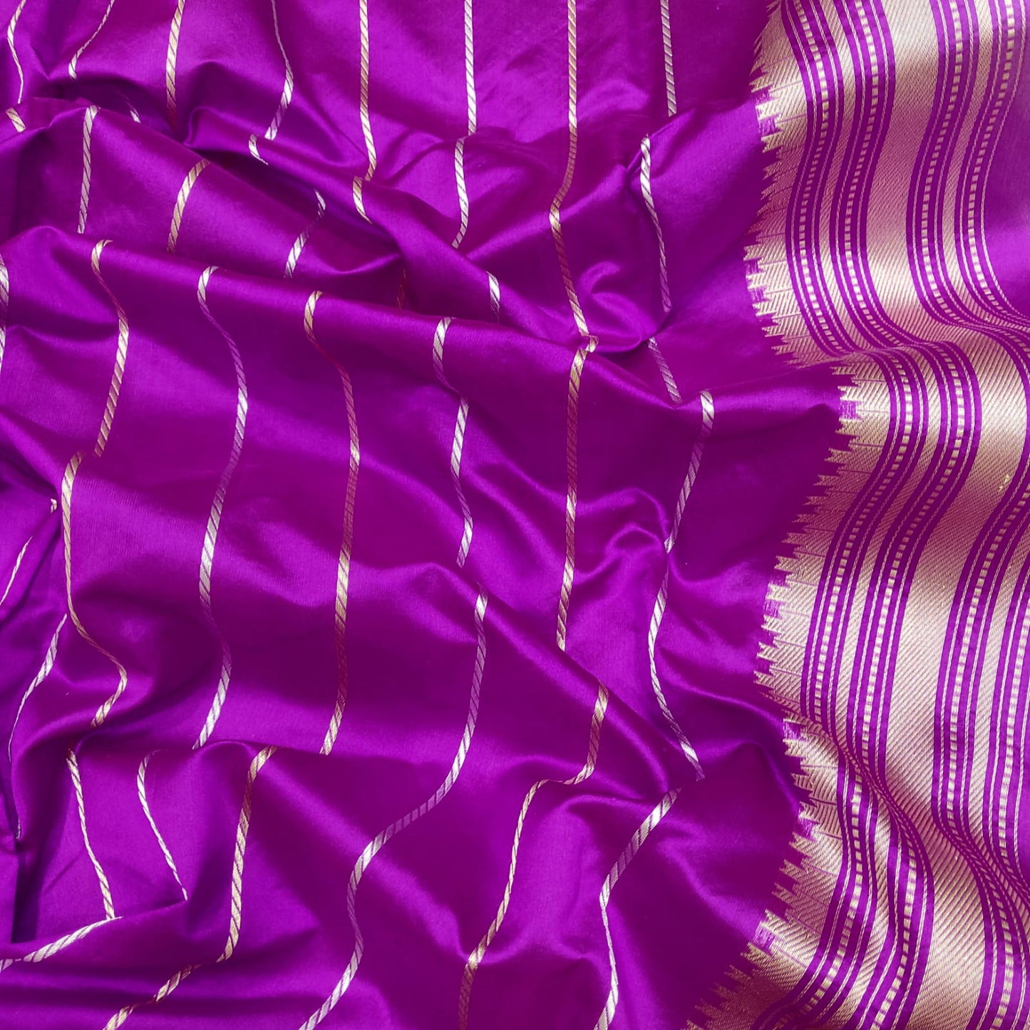 Avehli handwoven Kora kadwa sari  kadwa. - Saffronfashionindia