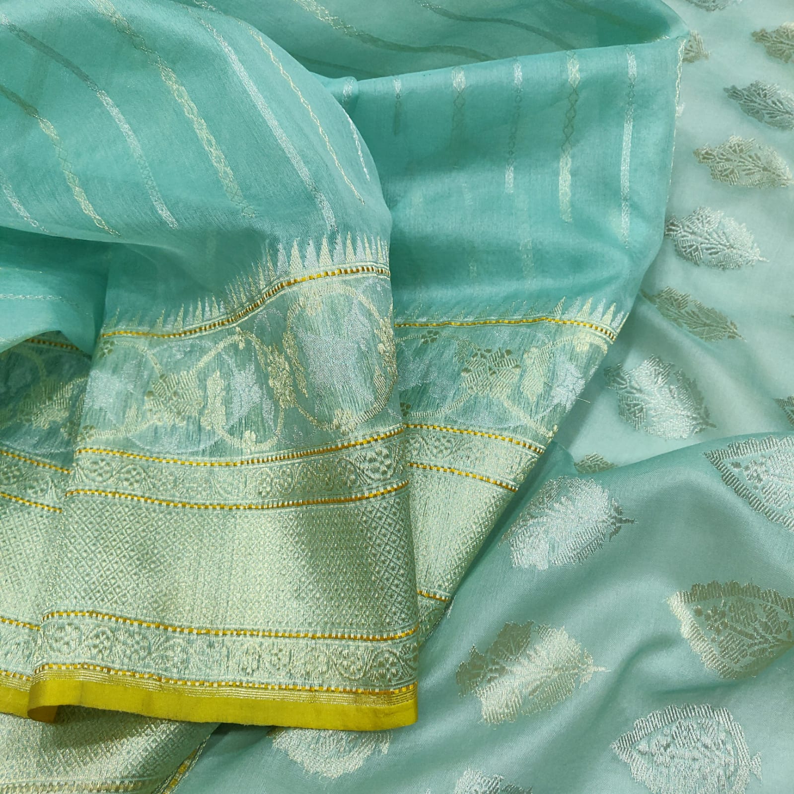 Naveli weaver kora handwoven saree - Saffronfashionindia
