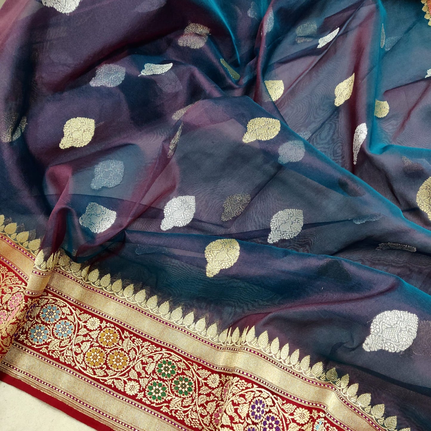 Rani kora handwoven kadwa saree - Saffronfashionindia