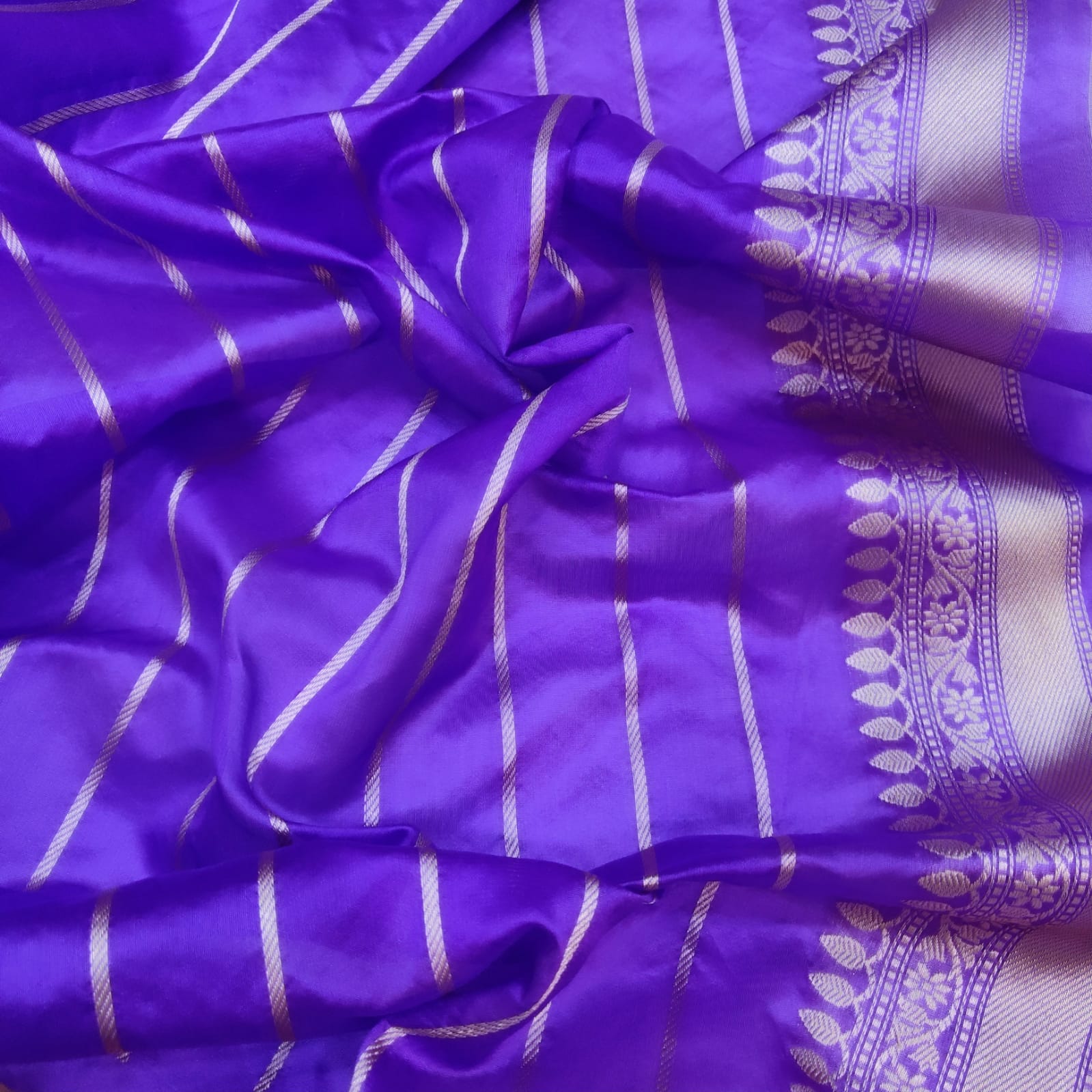 Riwaz kora handwoven saree - Saffronfashionindia