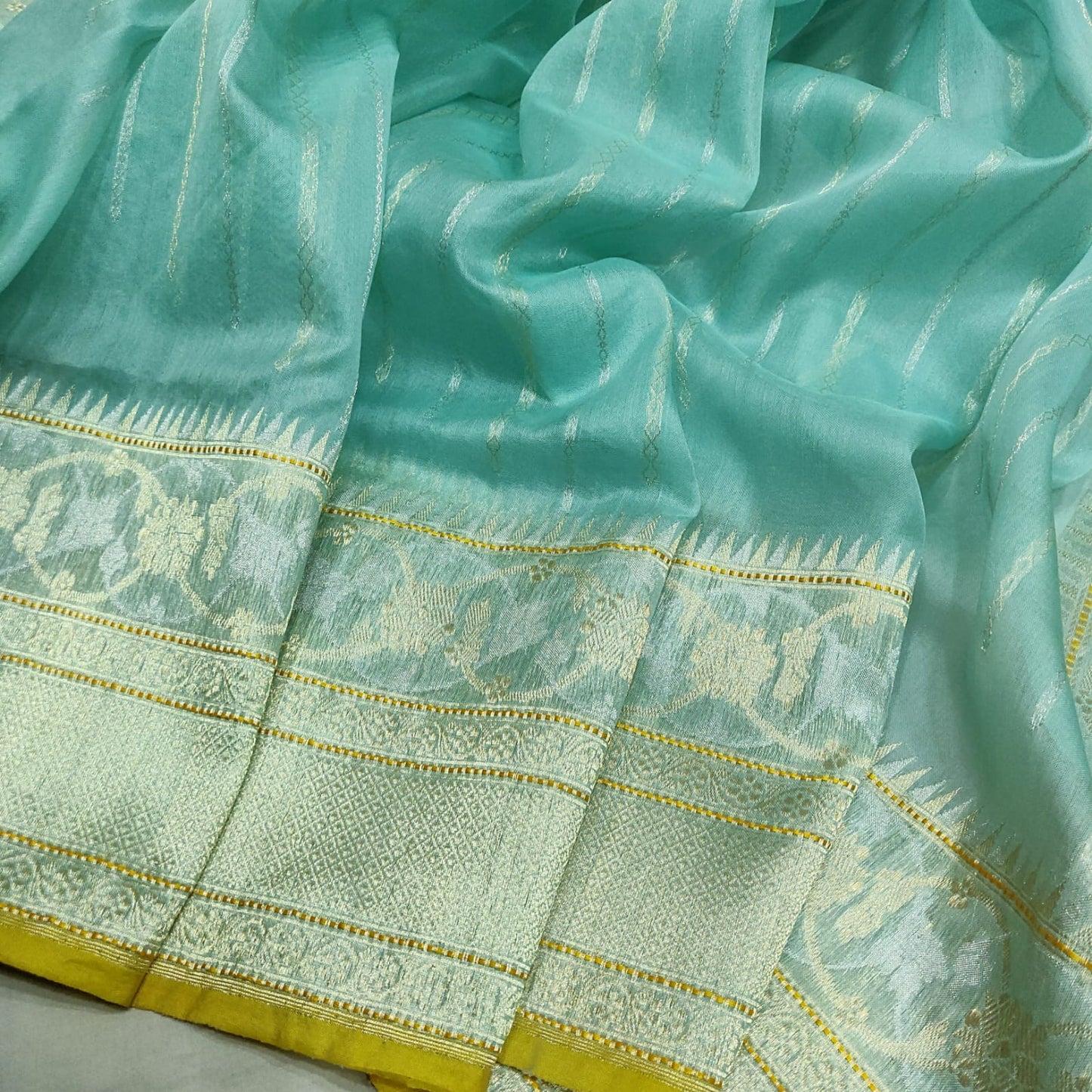 Naveli weaver kora handwoven saree - Saffronfashionindia