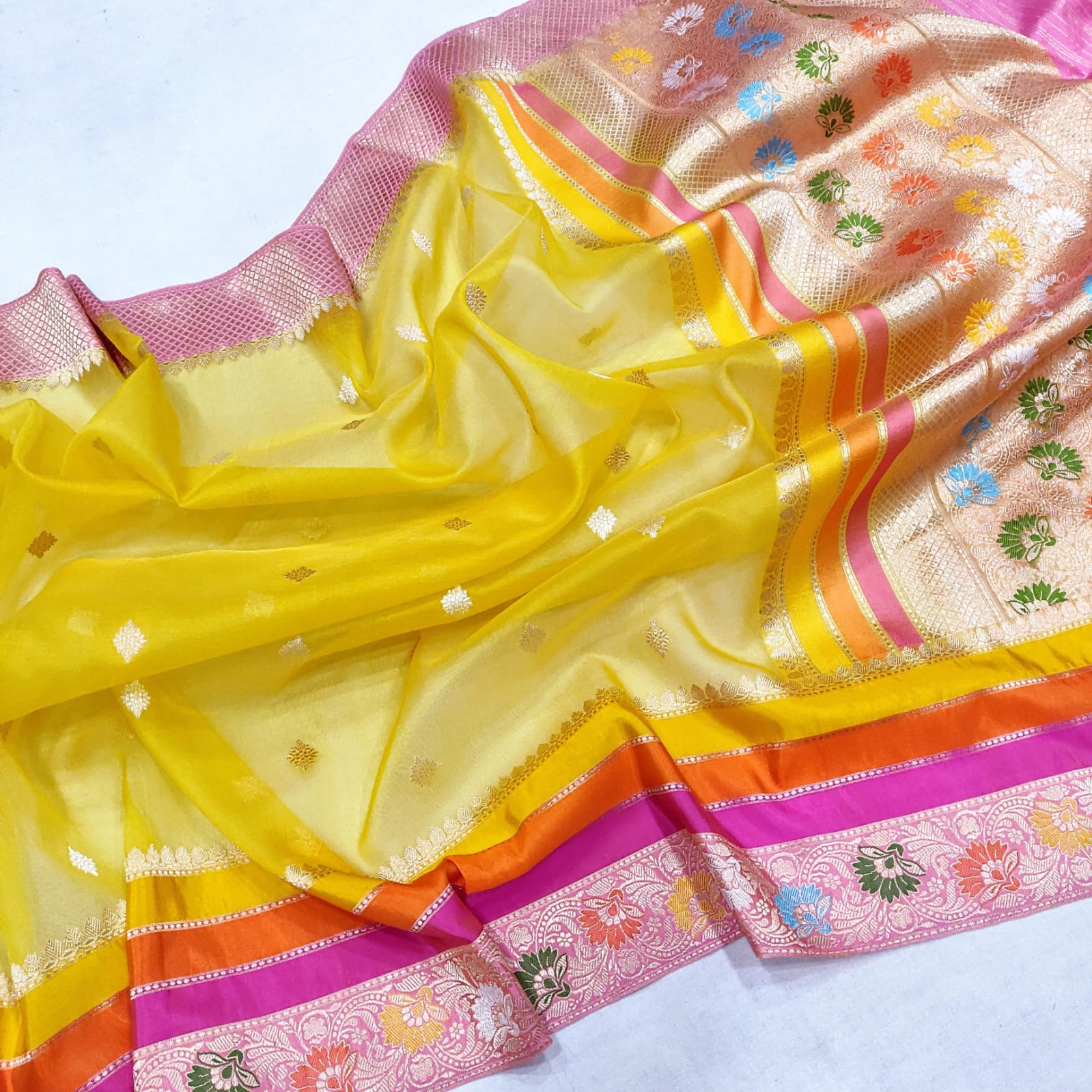 Subesha kora handwoven kadwa saree - Saffronfashionindia