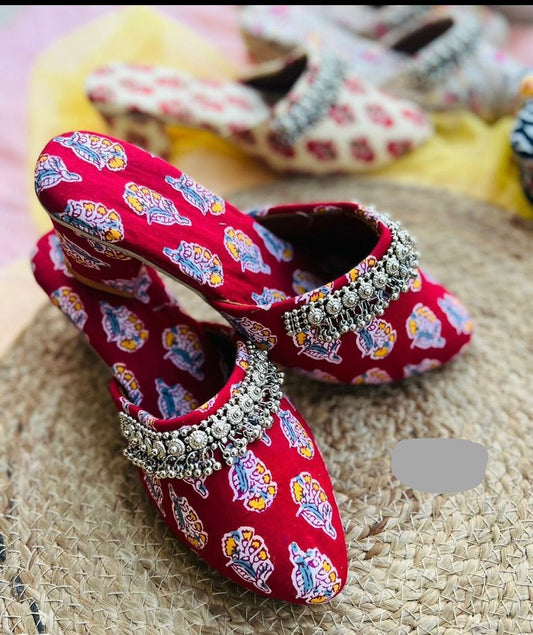 Red hot ghungroo juti - Saffronfashionindia