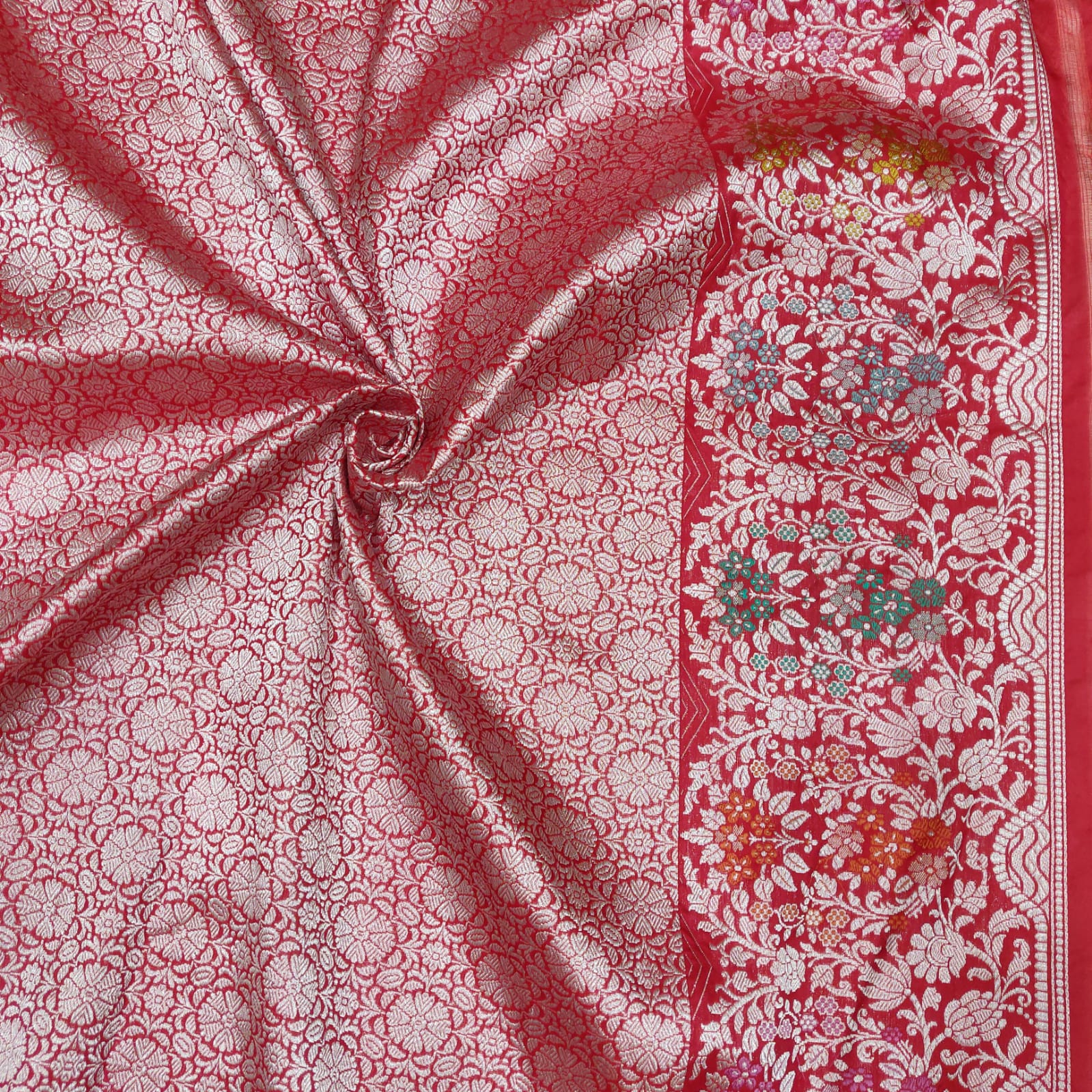 Shantana handwoven kadwa saree - Saffronfashionindia