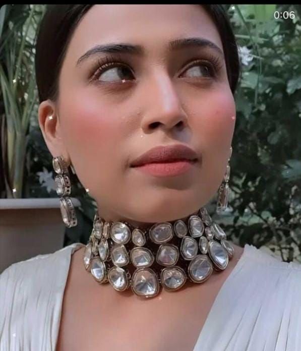 Hafiza Kundan choker - Saffronfashionindia