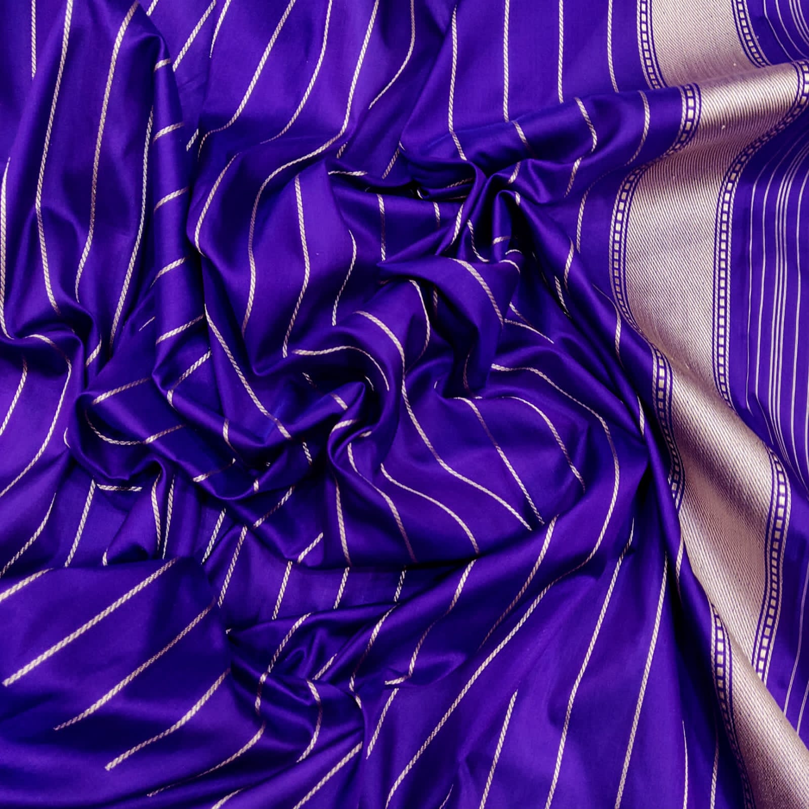 Gehnav Katan handwoven zari saree - Saffronfashionindia