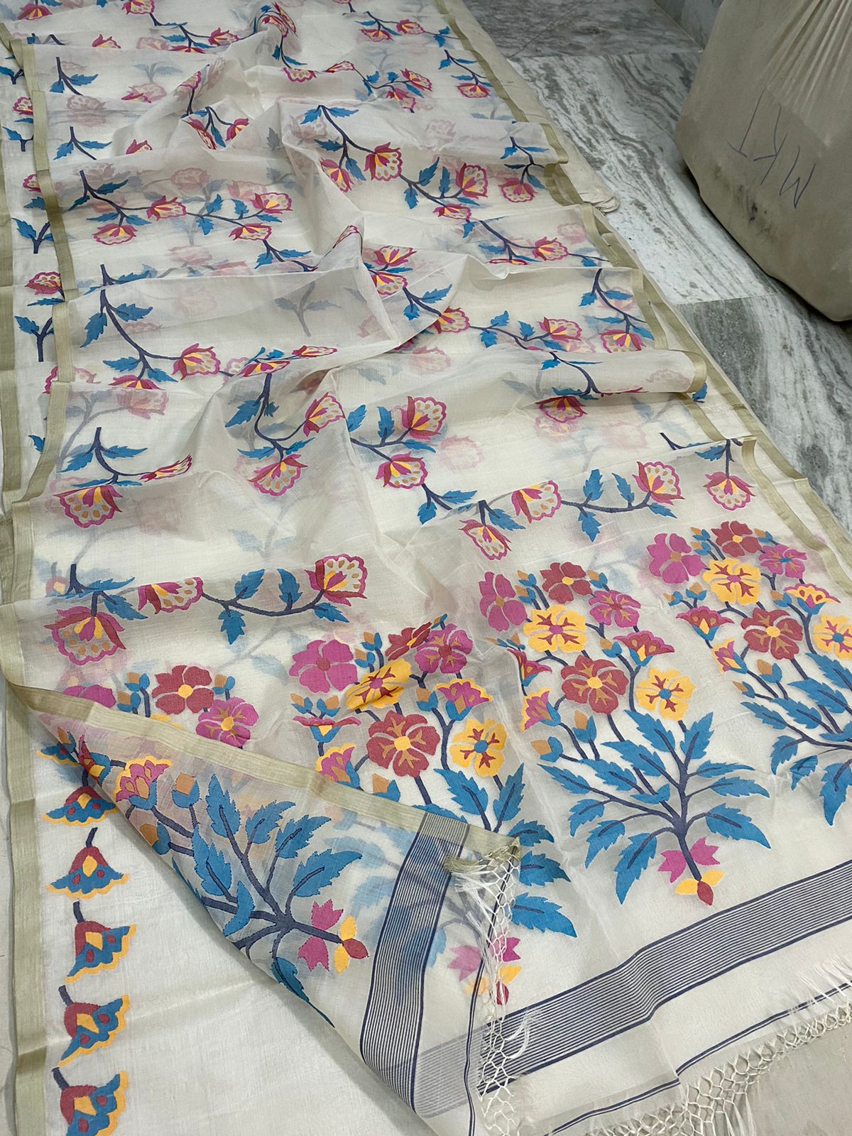 Manchala jamdani saree - Saffronfashionindia