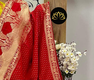 Weaving motifs benaras saree