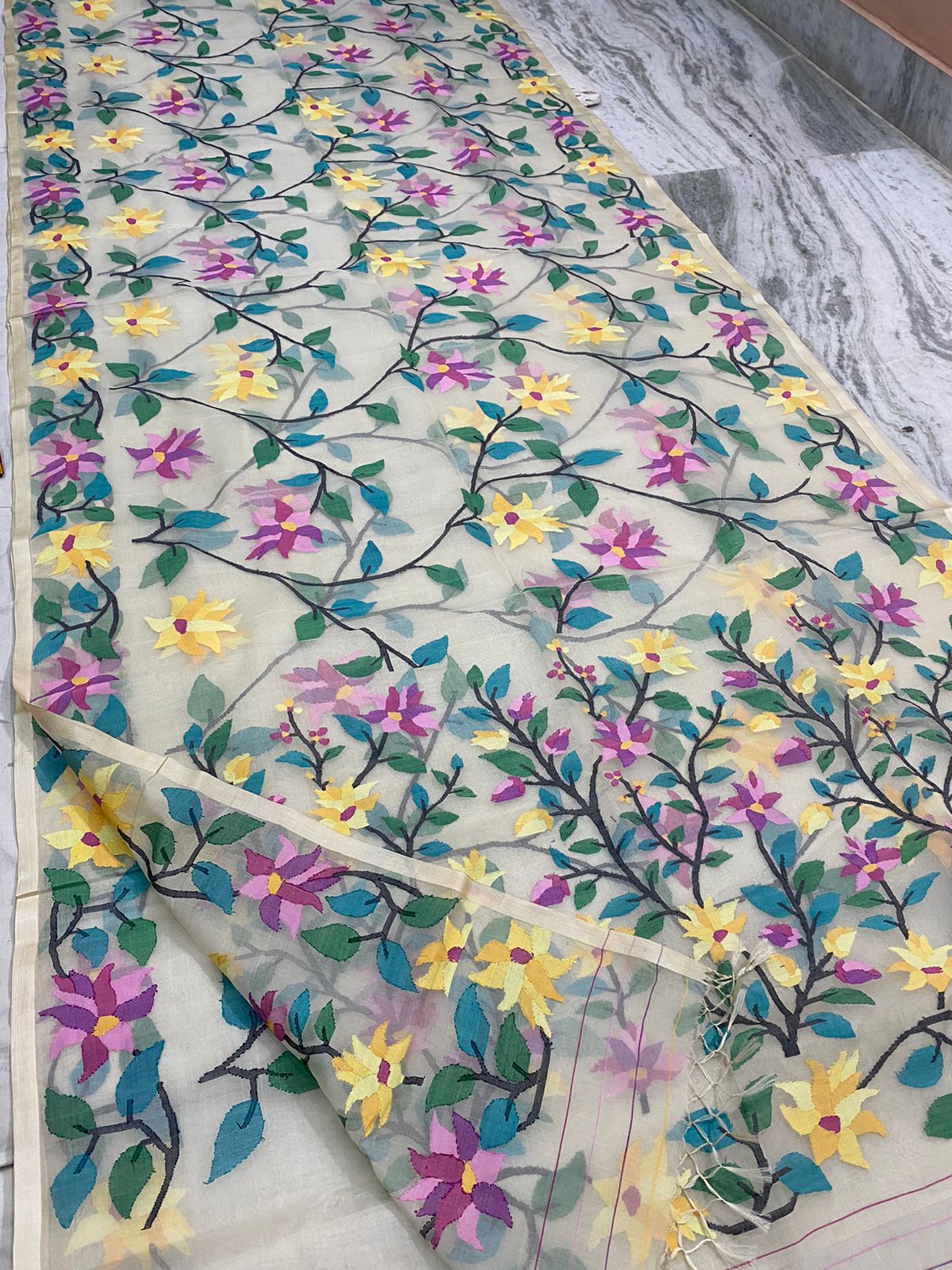 Lajo Indian handwoven jamdani saree - Saffronfashionindia