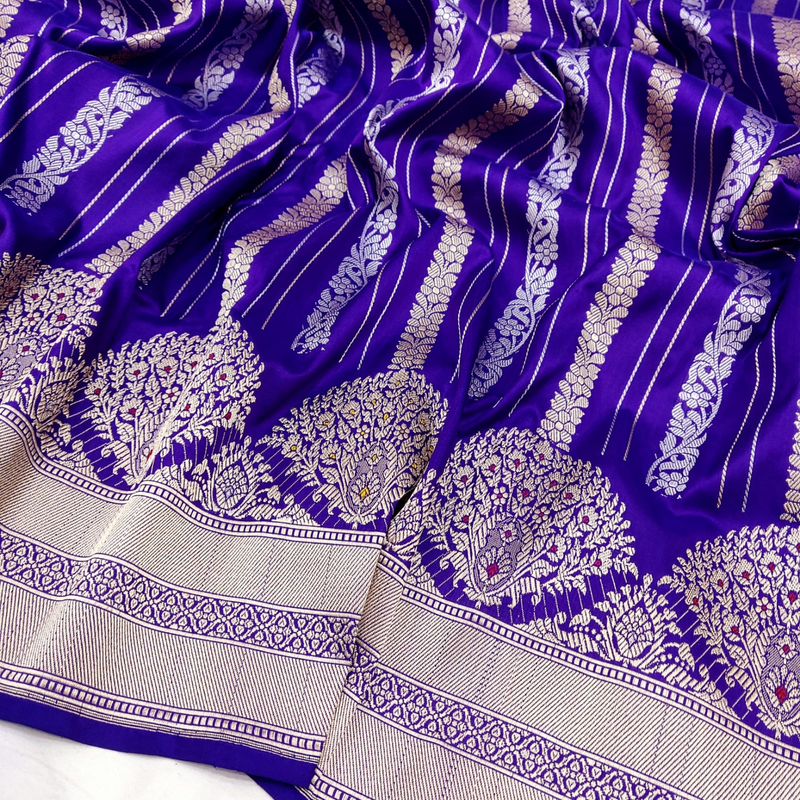 Gehnav Katan handwoven zari saree - Saffronfashionindia