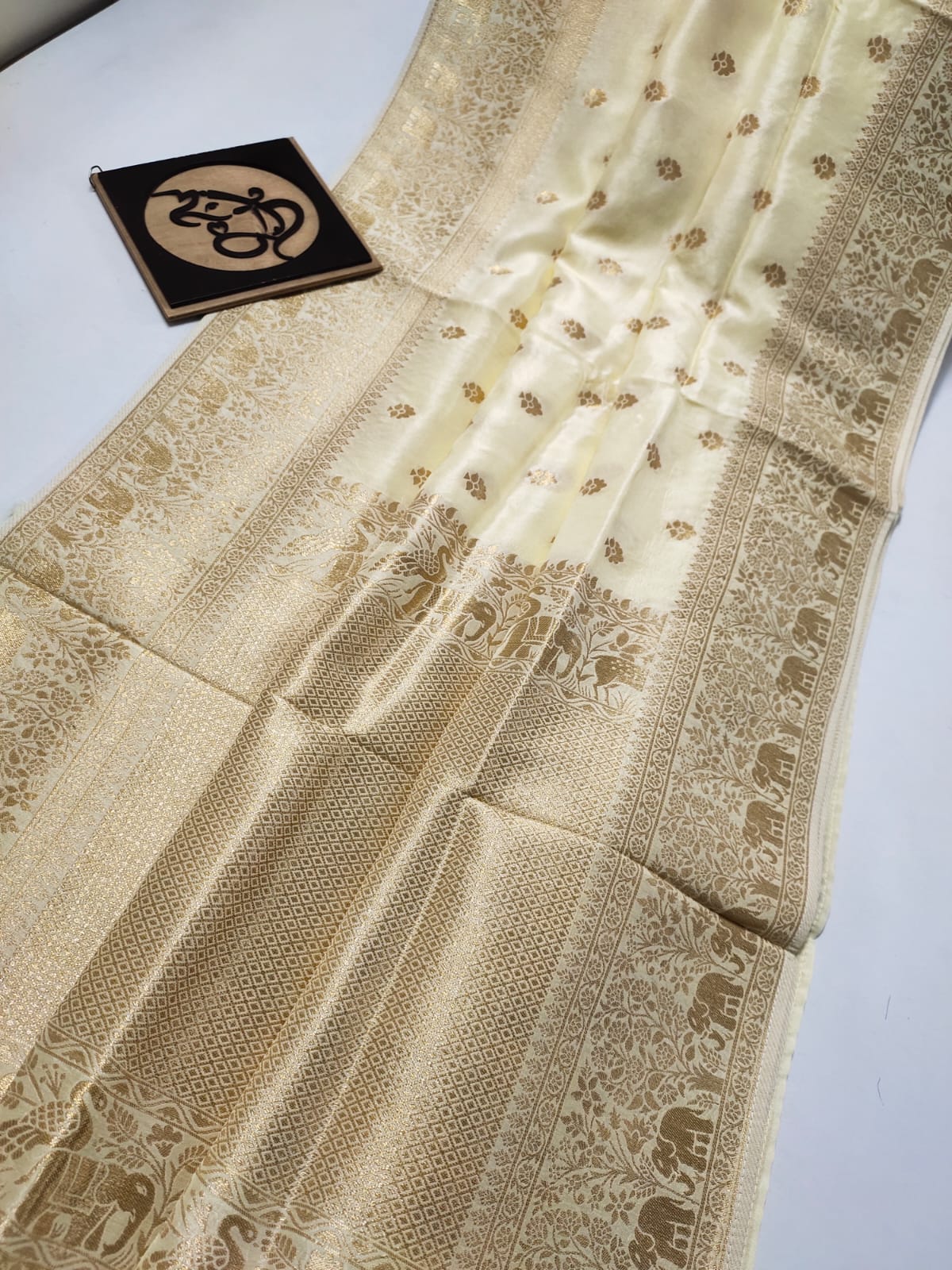 Gauri banarsi moonga saree - Saffronfashionindia