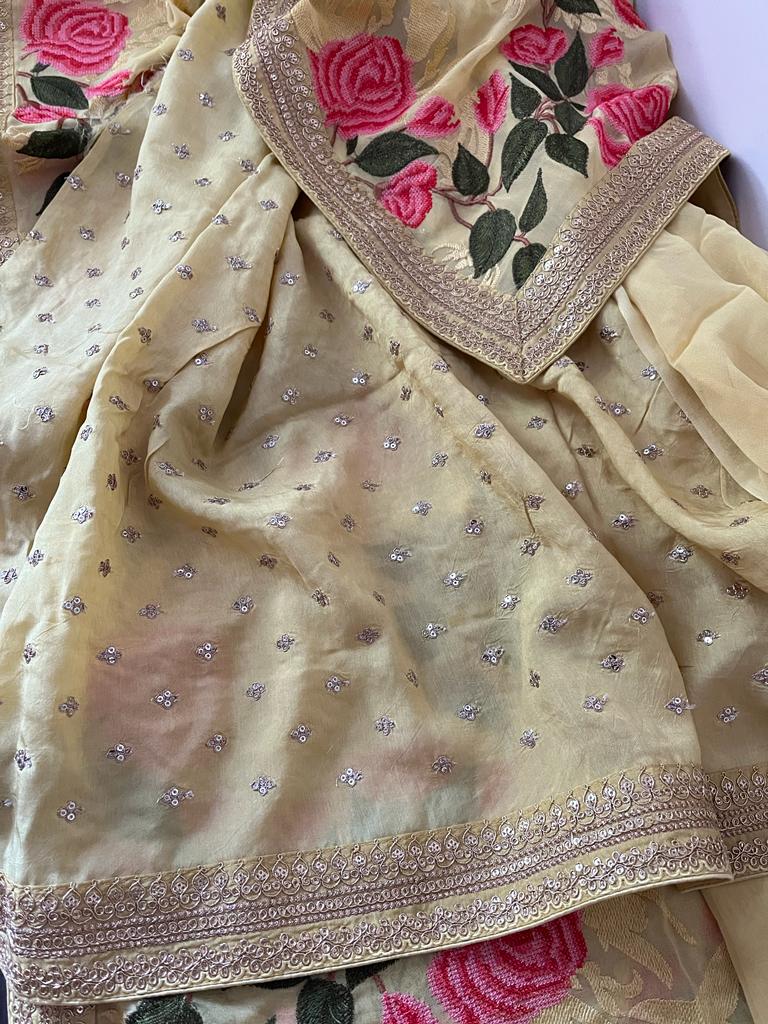 Lavita gorgette embroidery saree - Saffronfashionindia