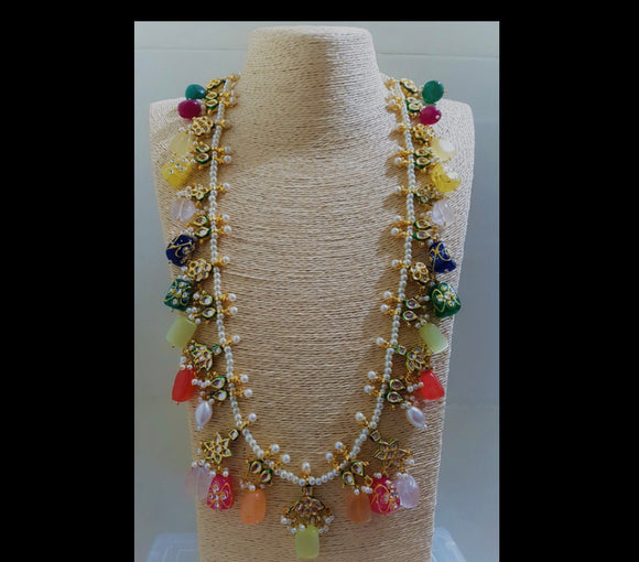 Pearls beaded necklace